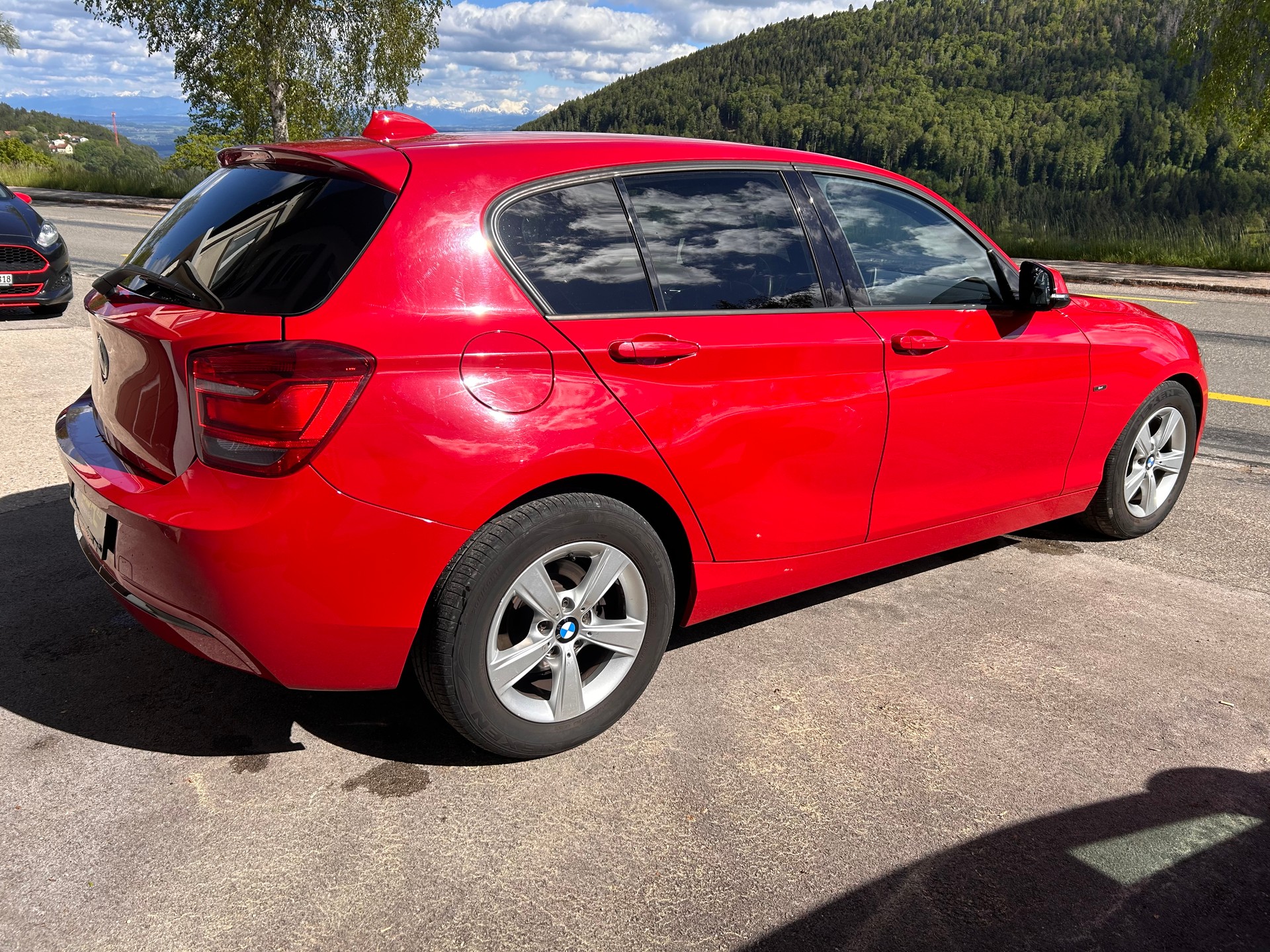 BMW 116i-showroom-element-2