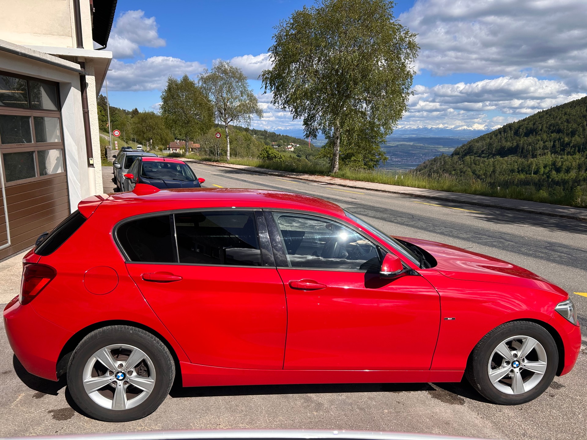 BMW 116i-showroom-element-1