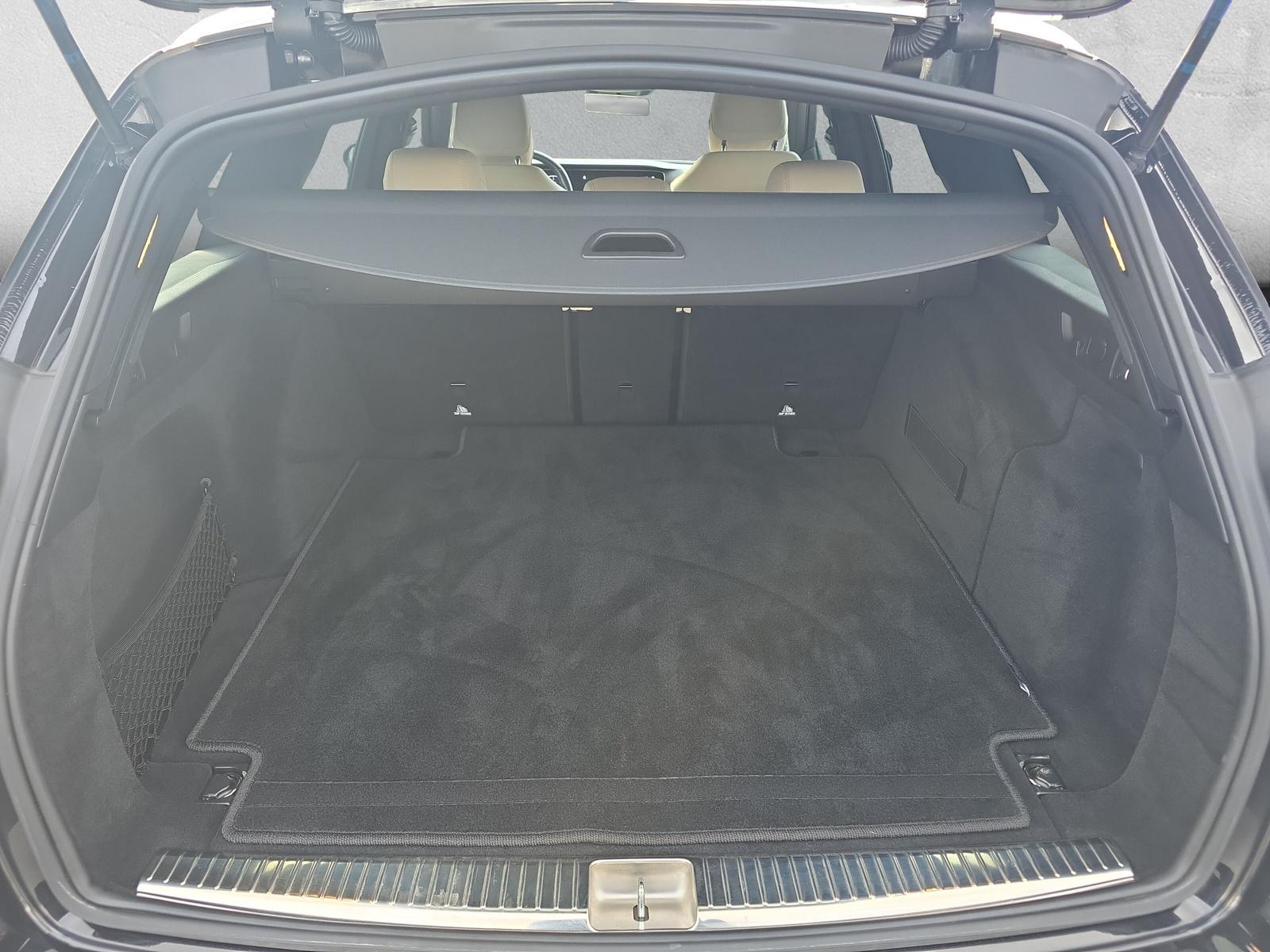 MERCEDES-BENZ E 220 d AMG Line 4matic Kombi-image-9