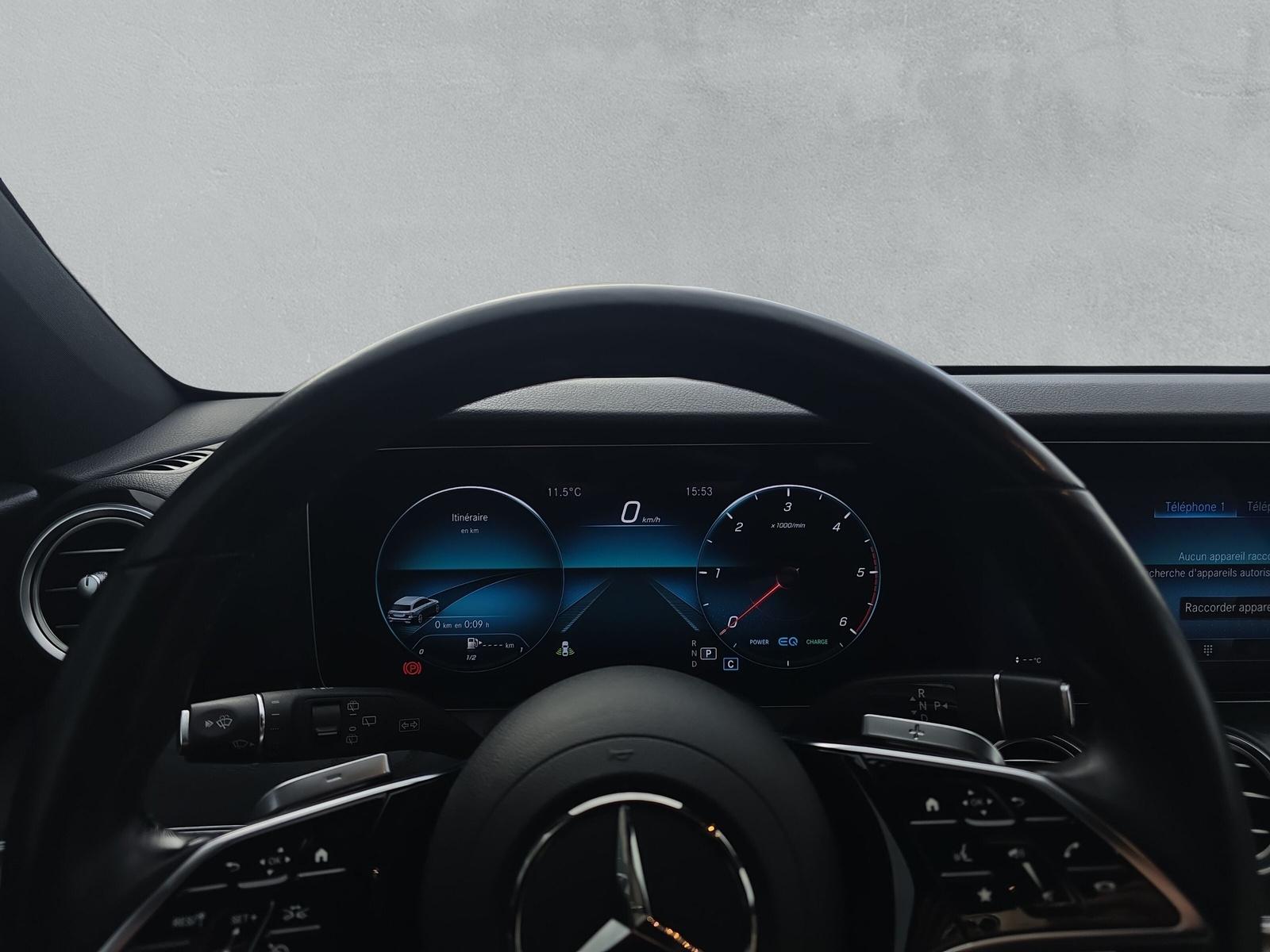 MERCEDES-BENZ E 220 d AMG Line 4matic Kombi-image-17