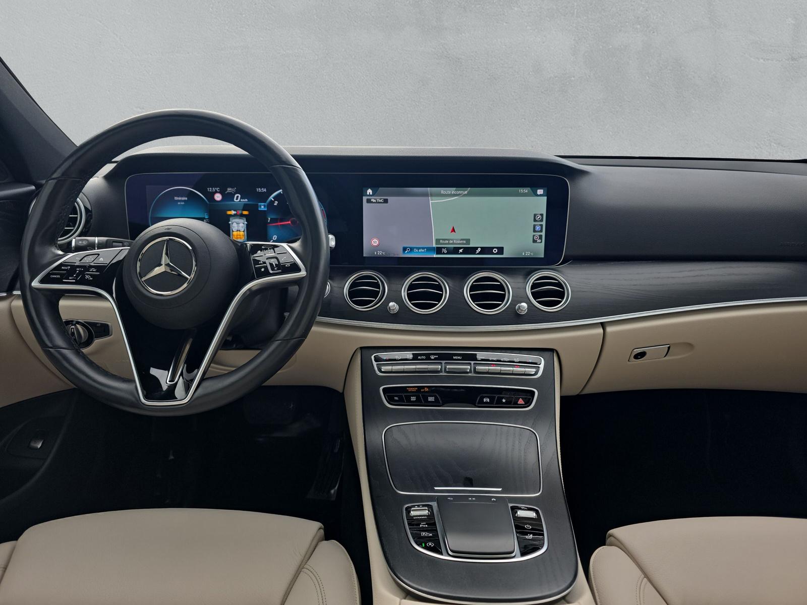 MERCEDES-BENZ E 220 d AMG Line 4matic Kombi-image-12