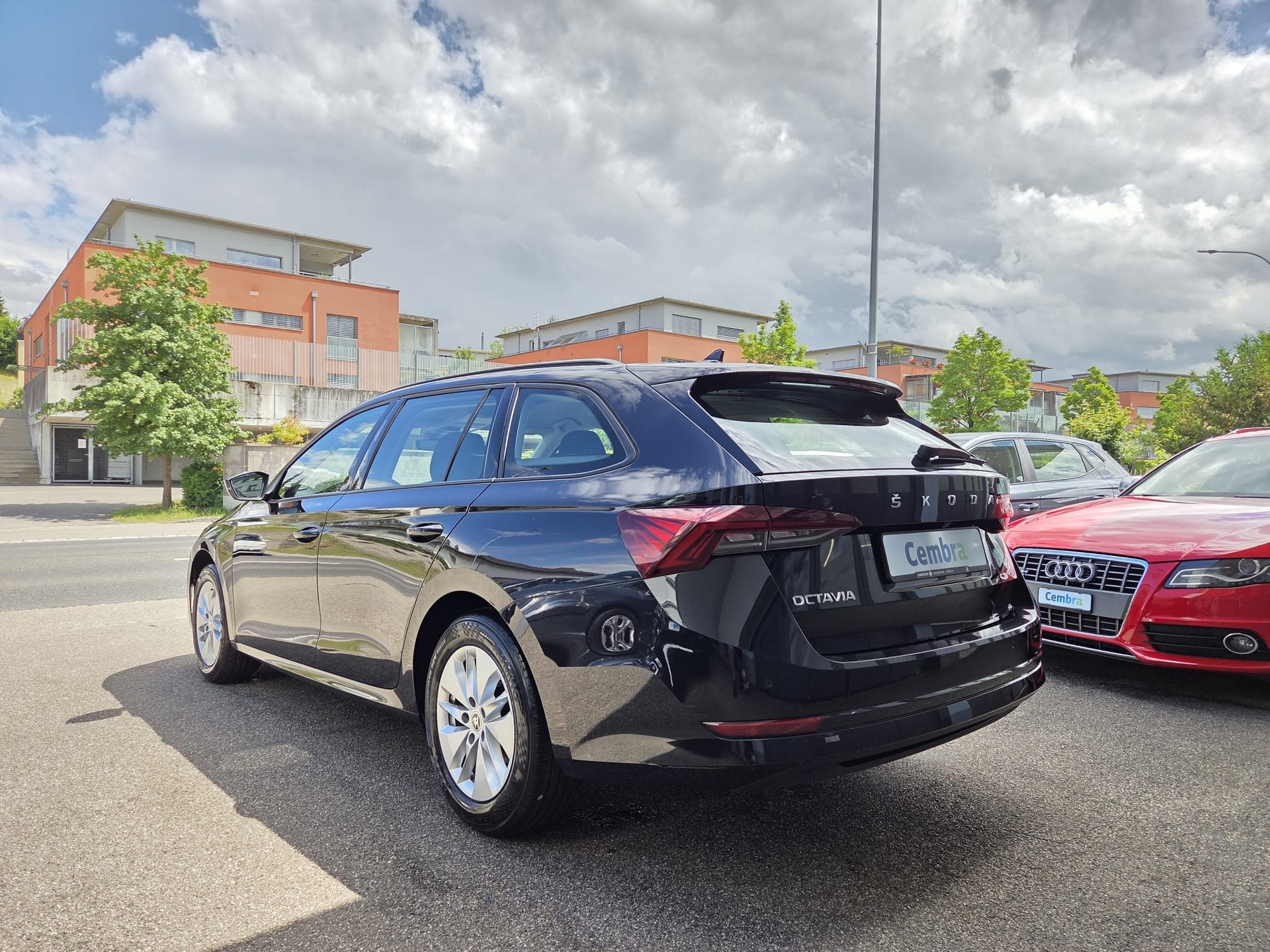 SKODA Octavia Combi 2.0 TDI Ambition-image-2