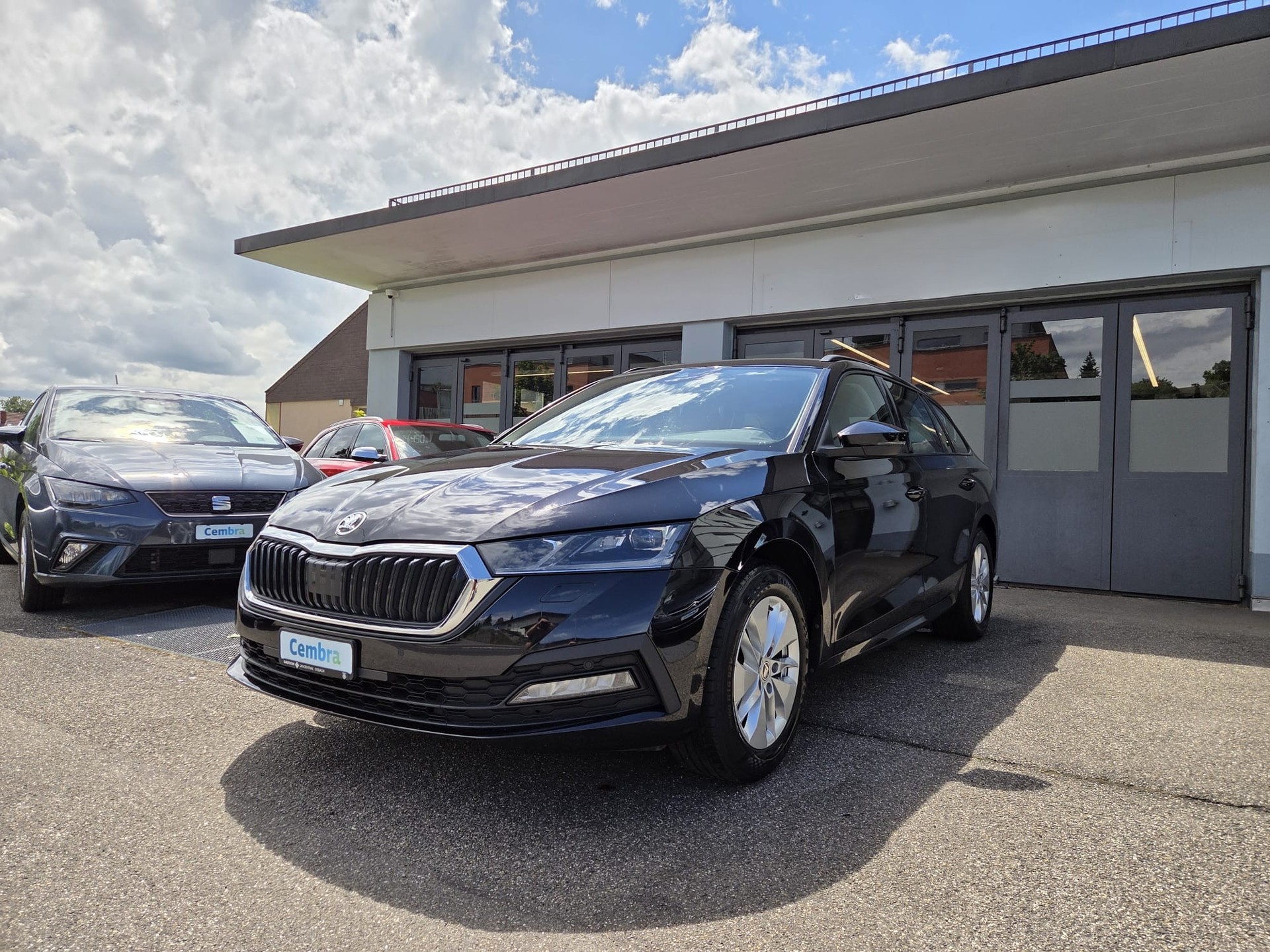 SKODA Octavia Combi 2.0 TDI Ambition-image-0
