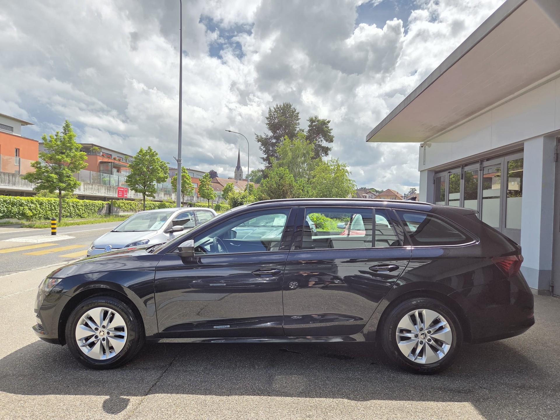 SKODA Octavia Combi 2.0 TDI Ambition-image-1