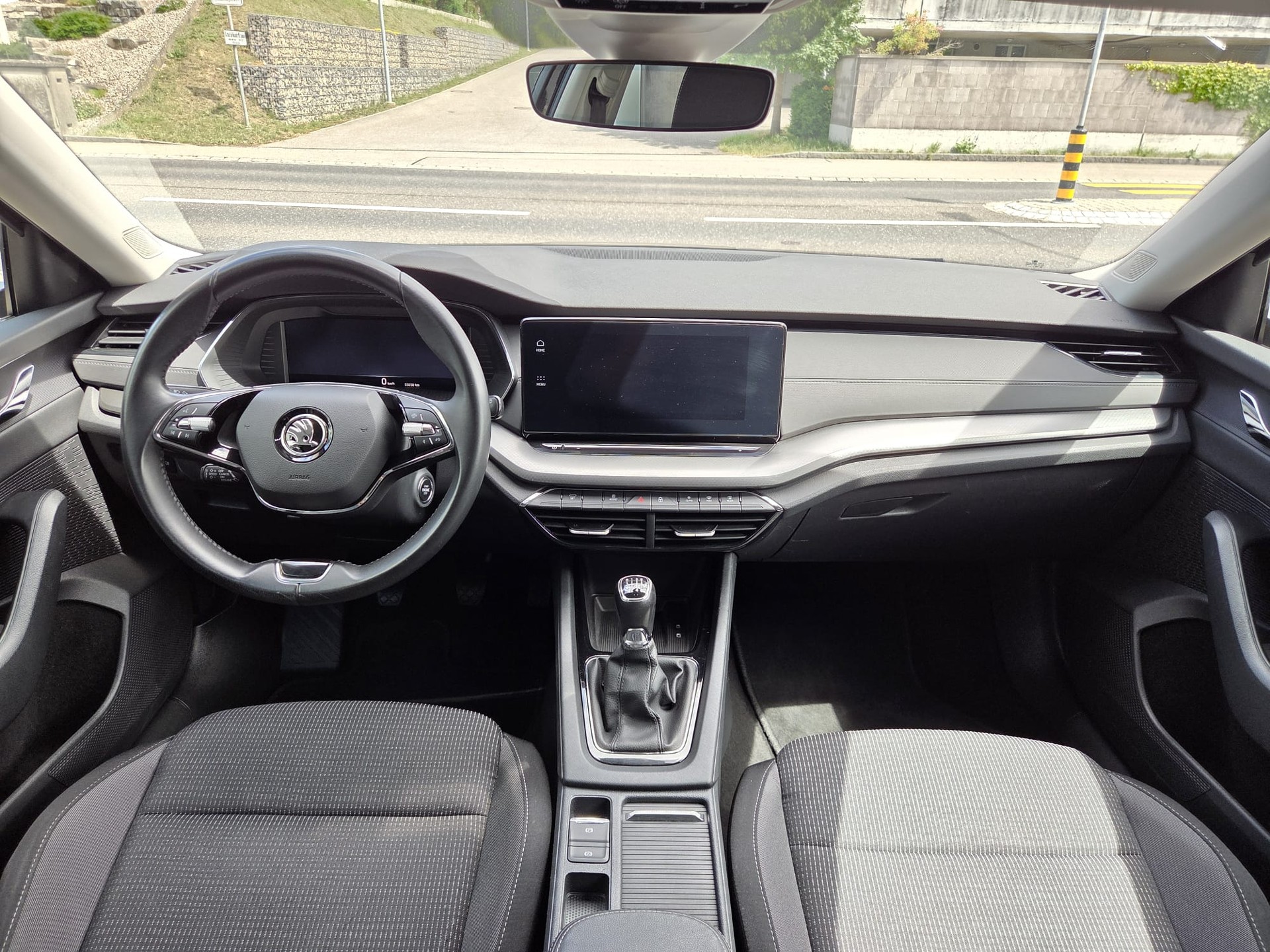 SKODA Octavia Combi 2.0 TDI Ambition-image-11