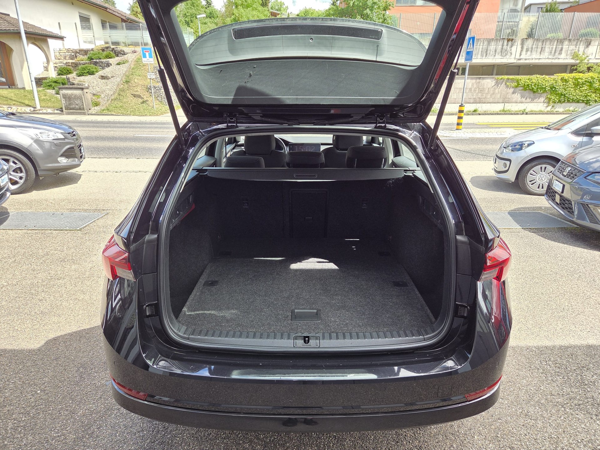 SKODA Octavia Combi 2.0 TDI Ambition-image-15