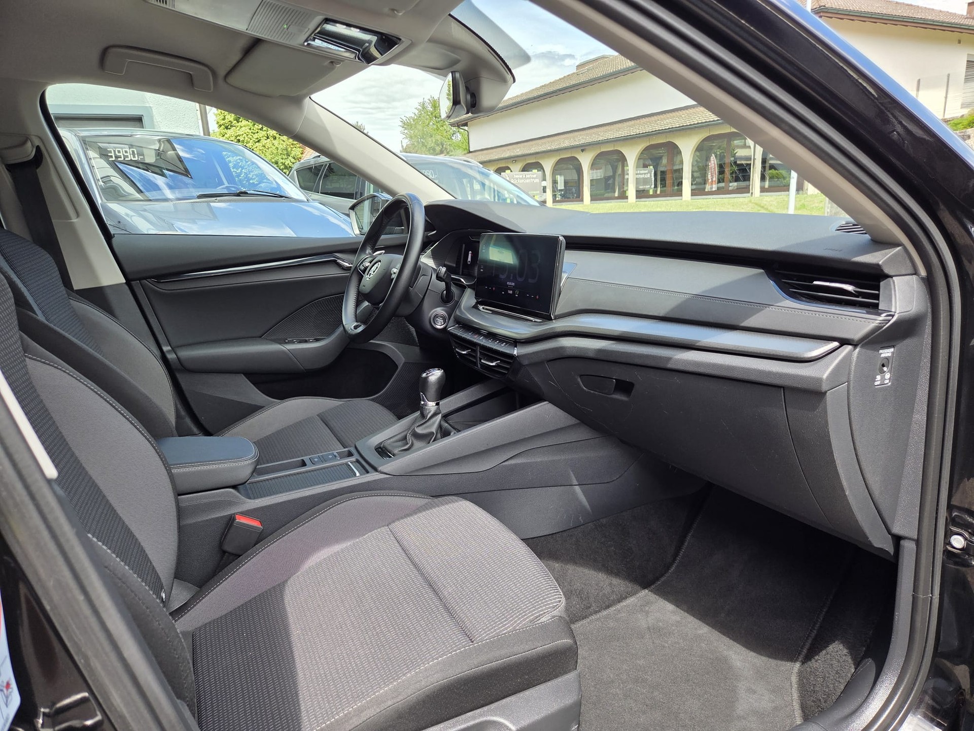 SKODA Octavia Combi 2.0 TDI Ambition-image-10