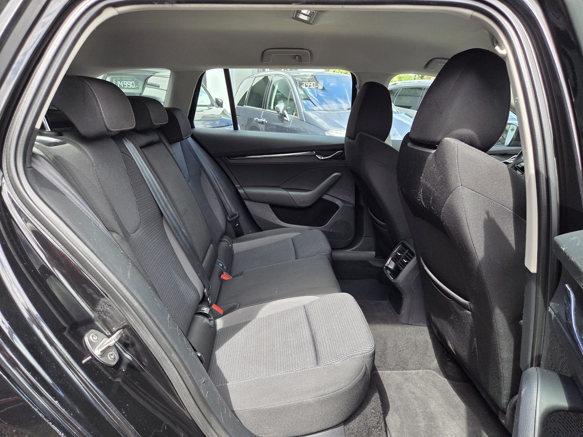 SKODA Octavia Combi 2.0 TDI Ambition-image-13