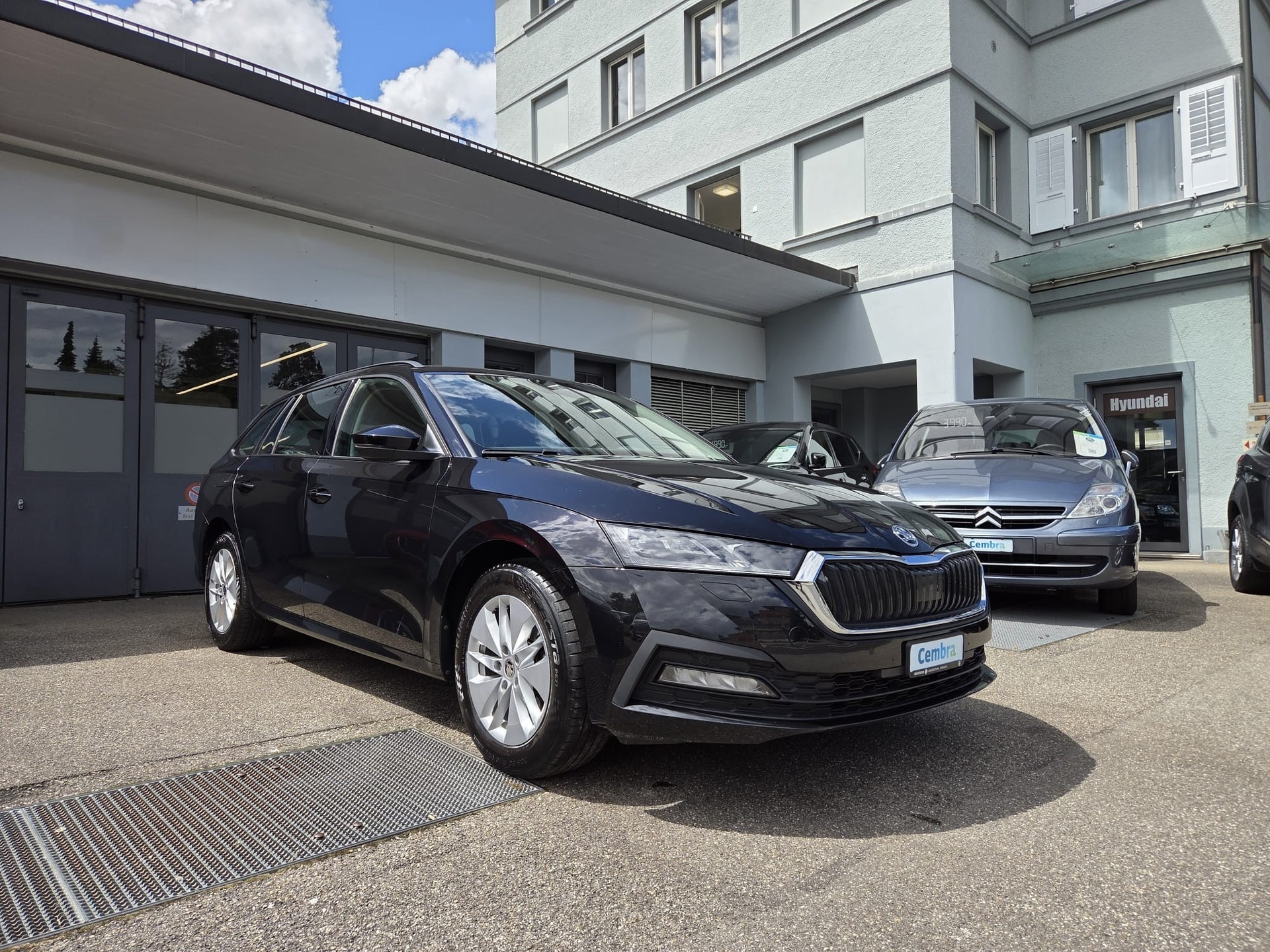SKODA Octavia Combi 2.0 TDI Ambition-image-6