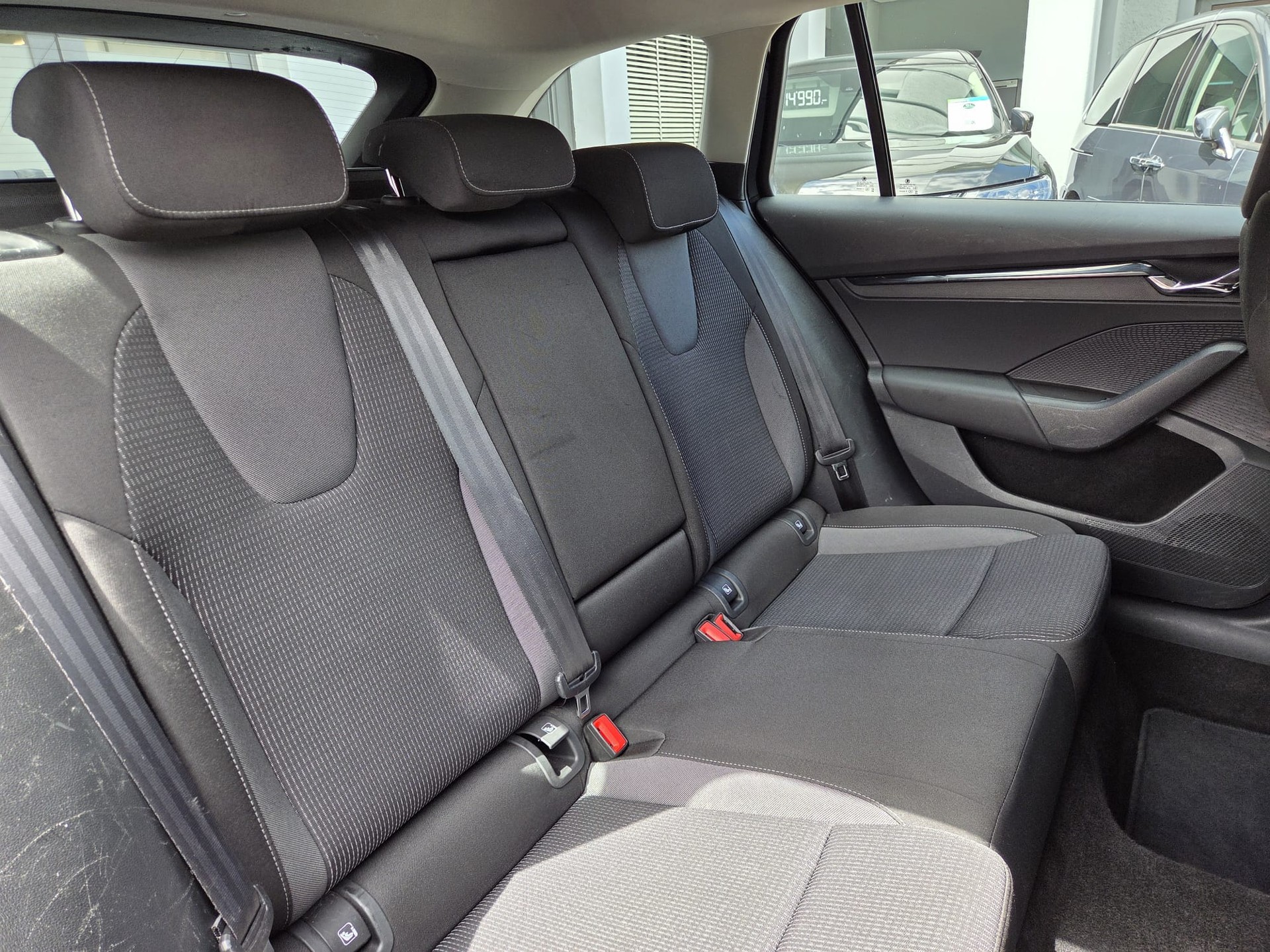 SKODA Octavia Combi 2.0 TDI Ambition-image-14