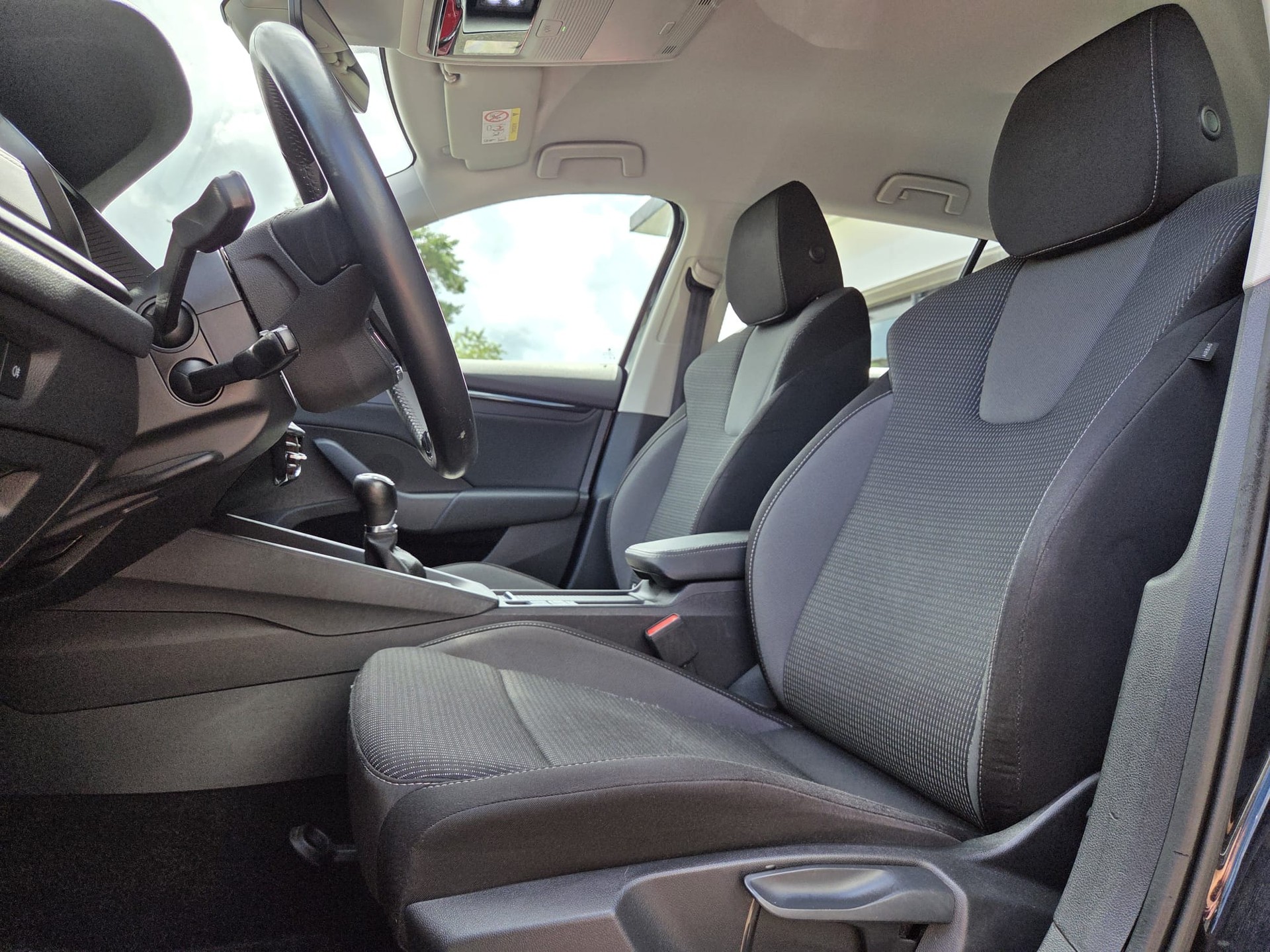 SKODA Octavia Combi 2.0 TDI Ambition-image-9