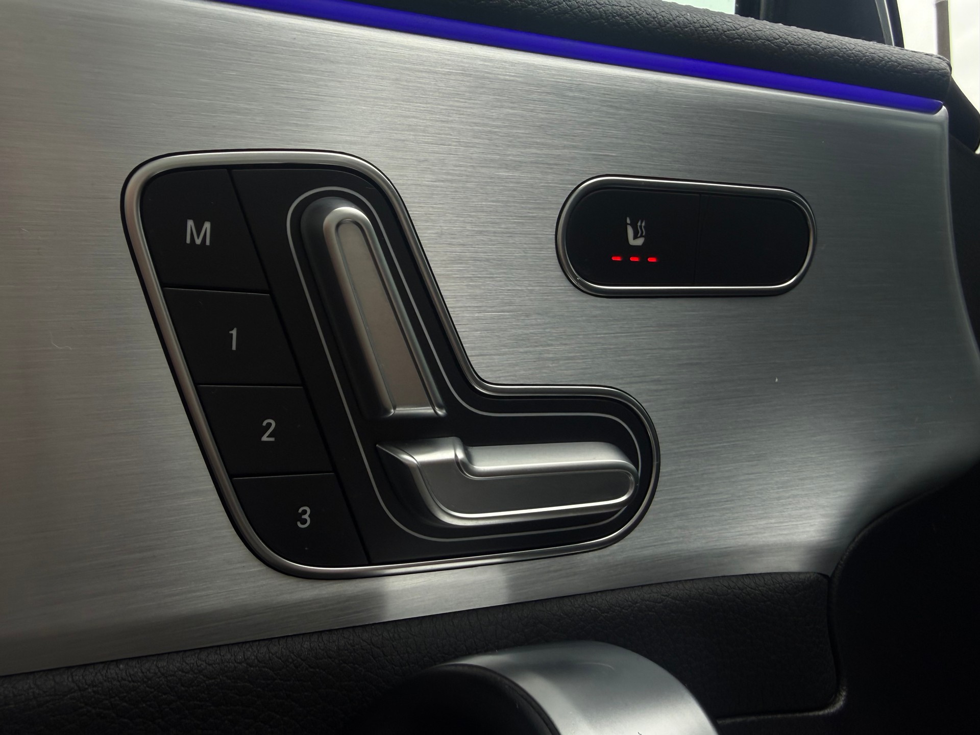 MERCEDES-BENZ A 250 AMG Line 4Matic 7G-DCT-image-7