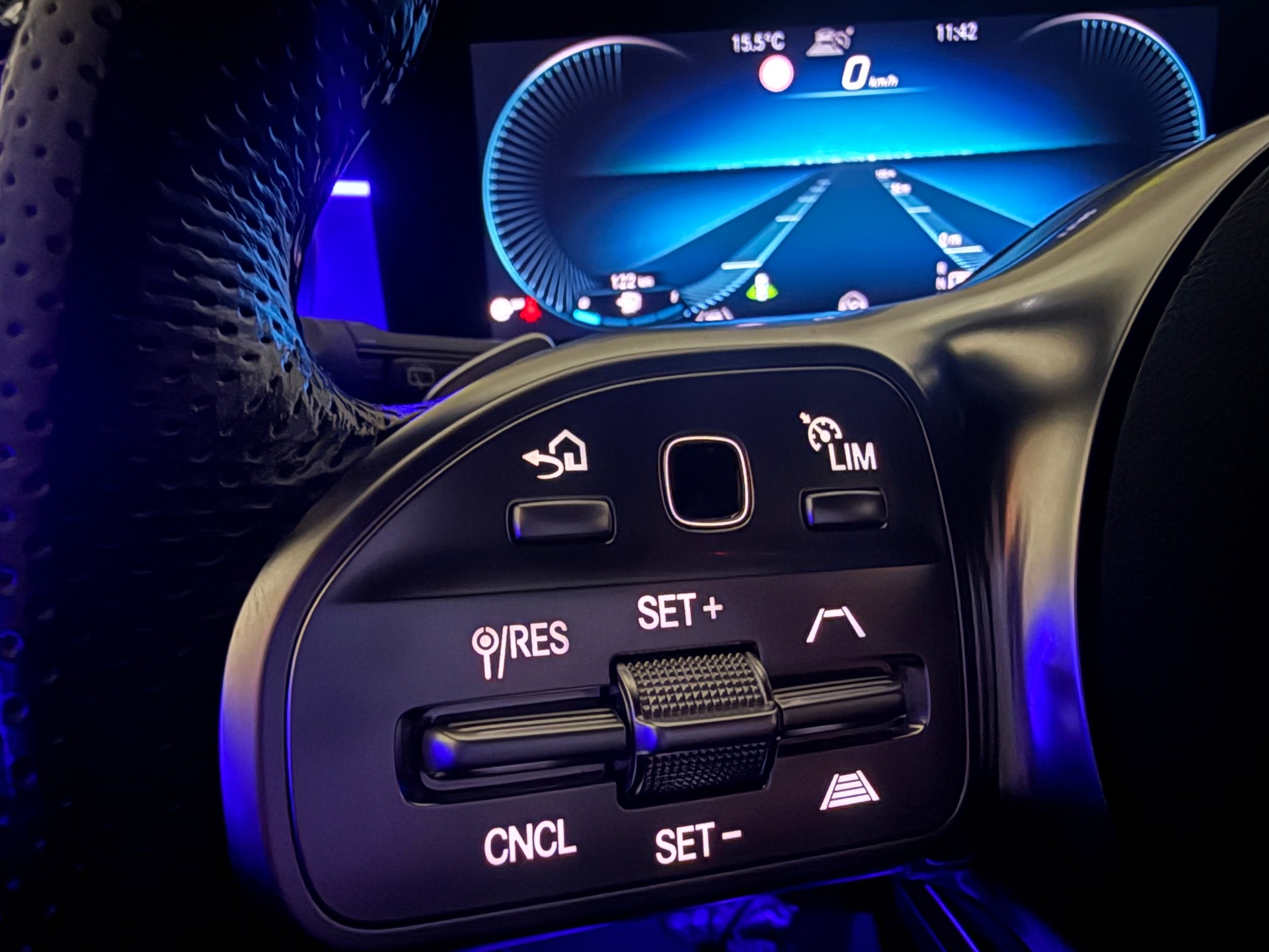 MERCEDES-BENZ A 250 AMG Line 4Matic 7G-DCT-image-9