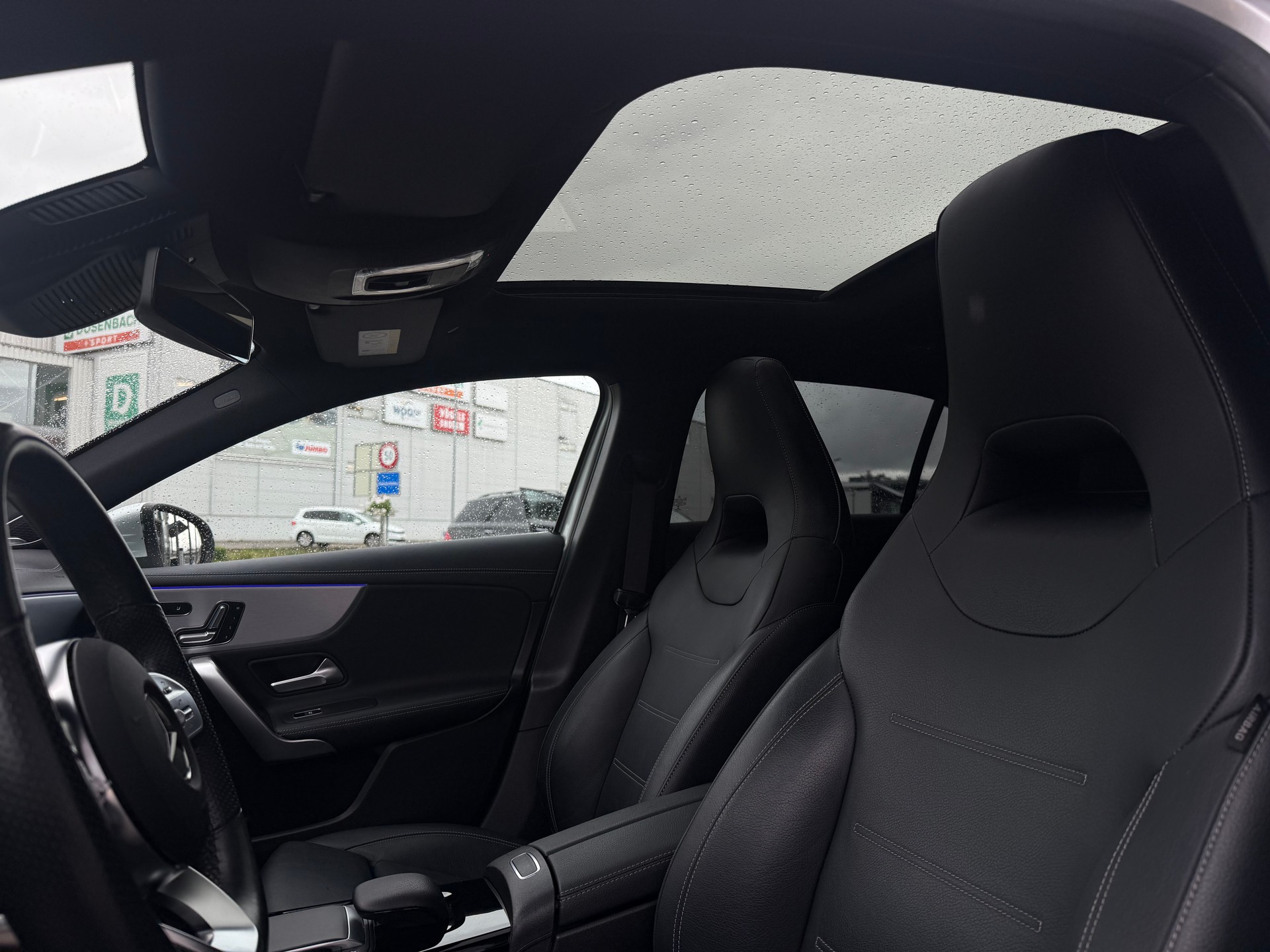 MERCEDES-BENZ A 250 AMG Line 4Matic 7G-DCT-image-4