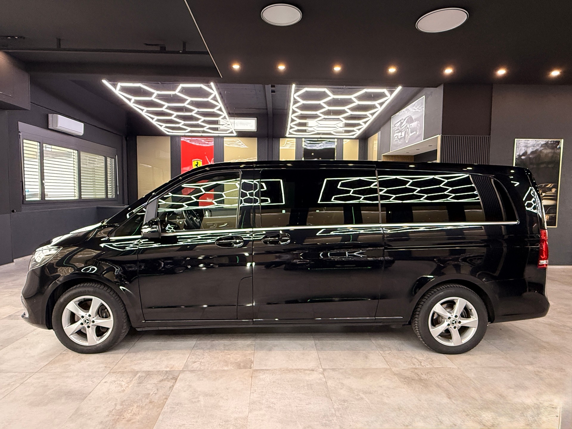 MERCEDES-BENZ V 300 d Extralang Avantgarde 4Matic 9G-Tronic-image-7