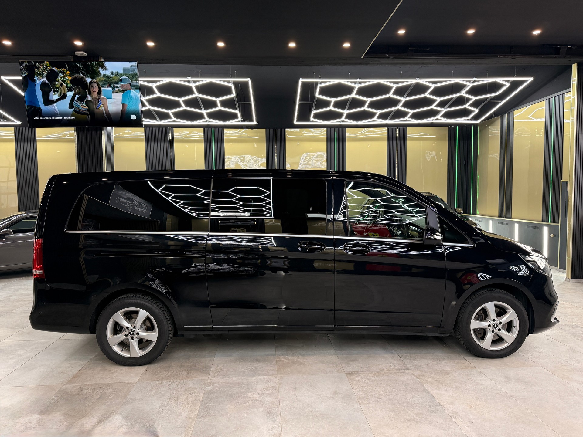 MERCEDES-BENZ V 300 d Extralang Avantgarde 4Matic 9G-Tronic-image-3