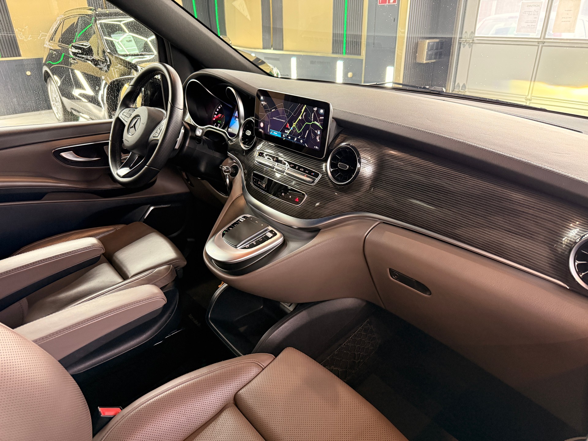 MERCEDES-BENZ V 300 d Extralang Avantgarde 4Matic 9G-Tronic-image-10