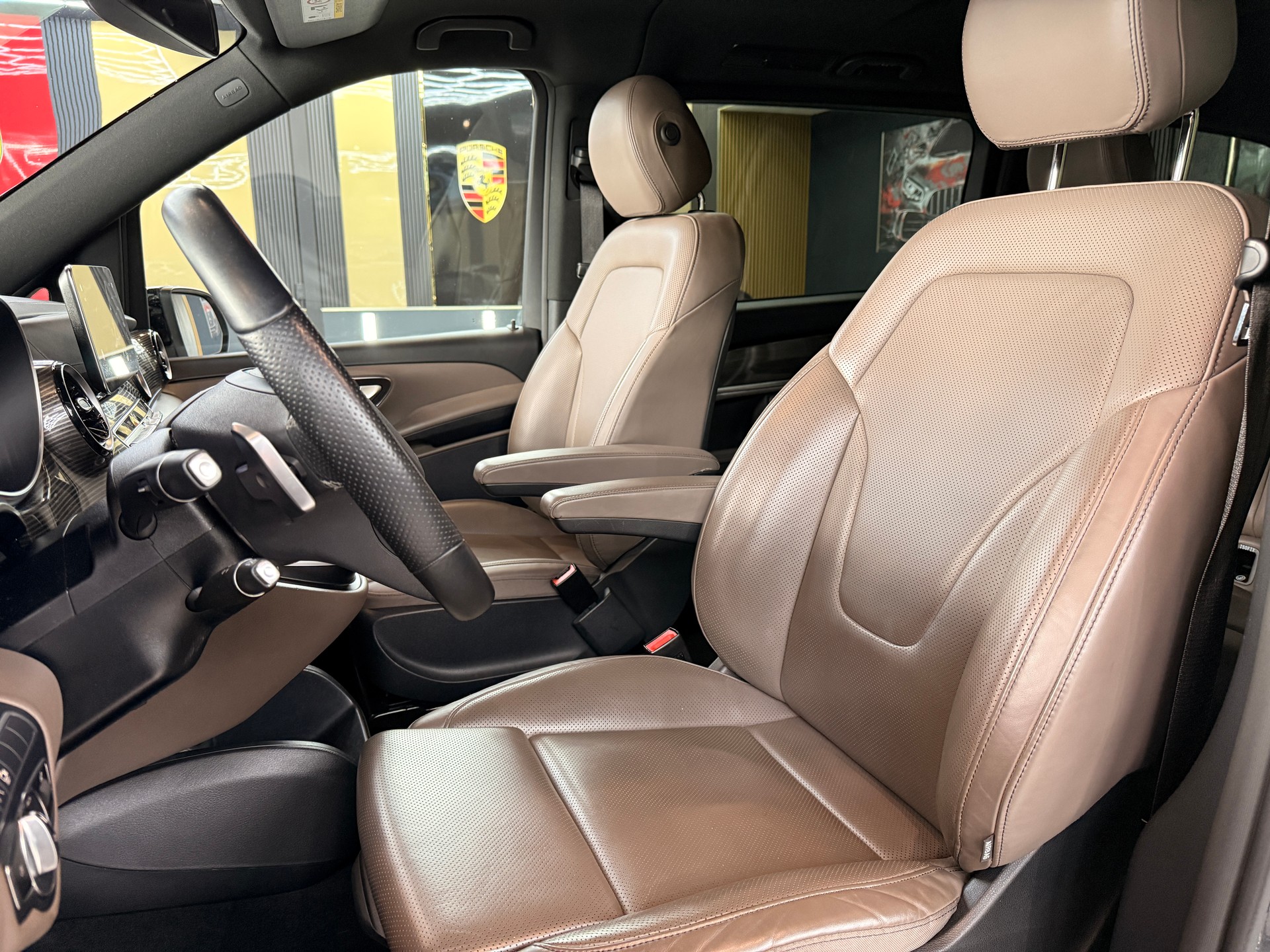 MERCEDES-BENZ V 300 d Extralang Avantgarde 4Matic 9G-Tronic-image-9