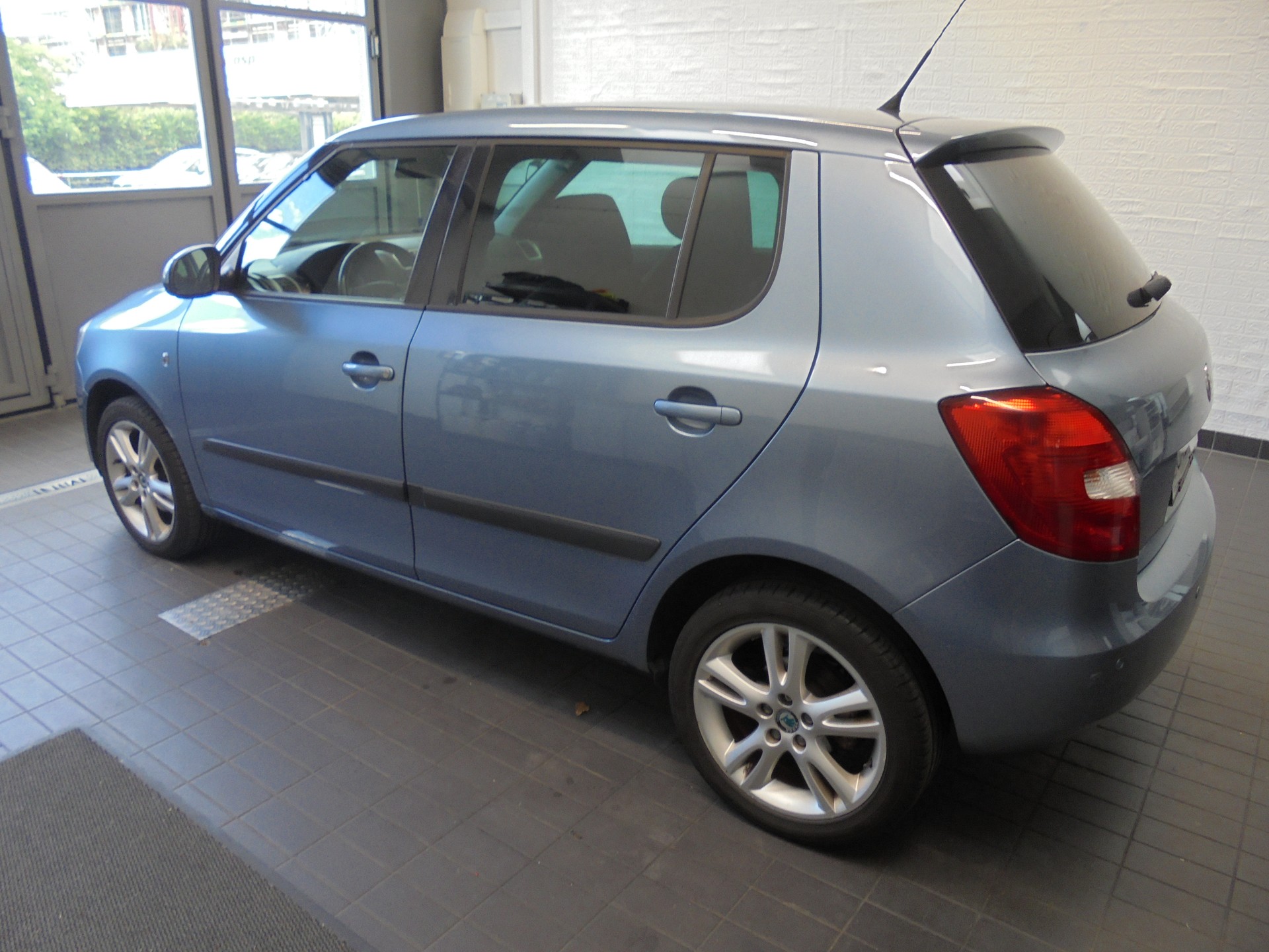 SKODA Fabia 1.6 Elegance Tiptronic-image-2