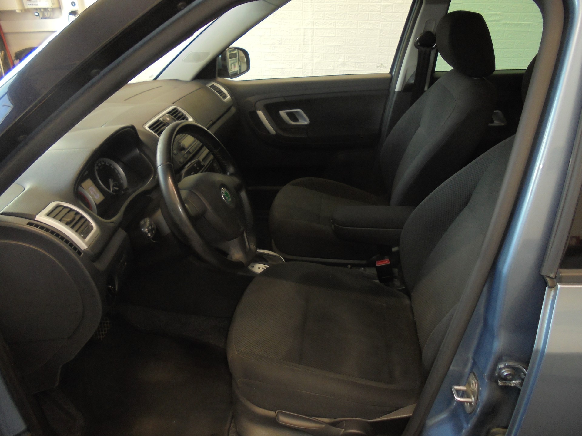 SKODA Fabia 1.6 Elegance Tiptronic-image-4
