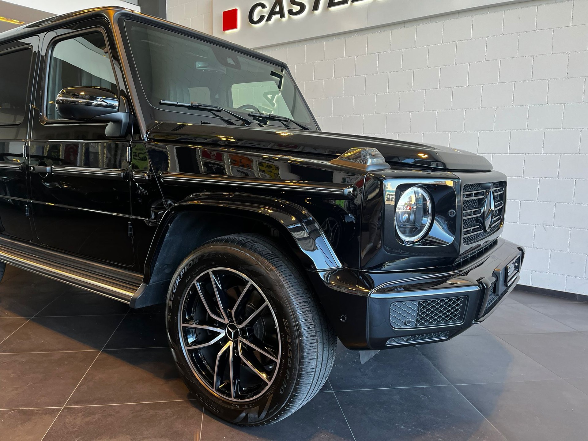 MERCEDES-BENZ G 500 AMG Line-showroom-element-1