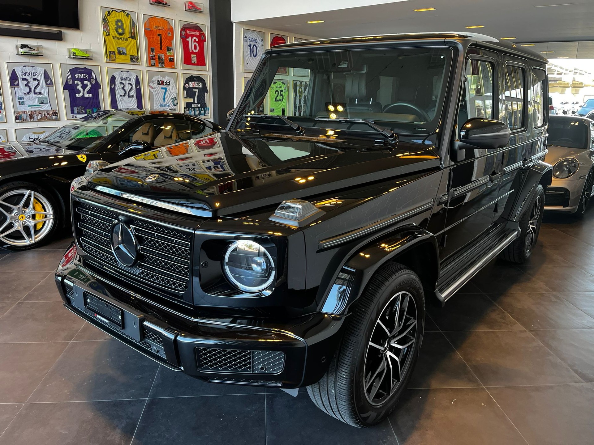 MERCEDES-BENZ G 500 AMG Line-showroom-element-3