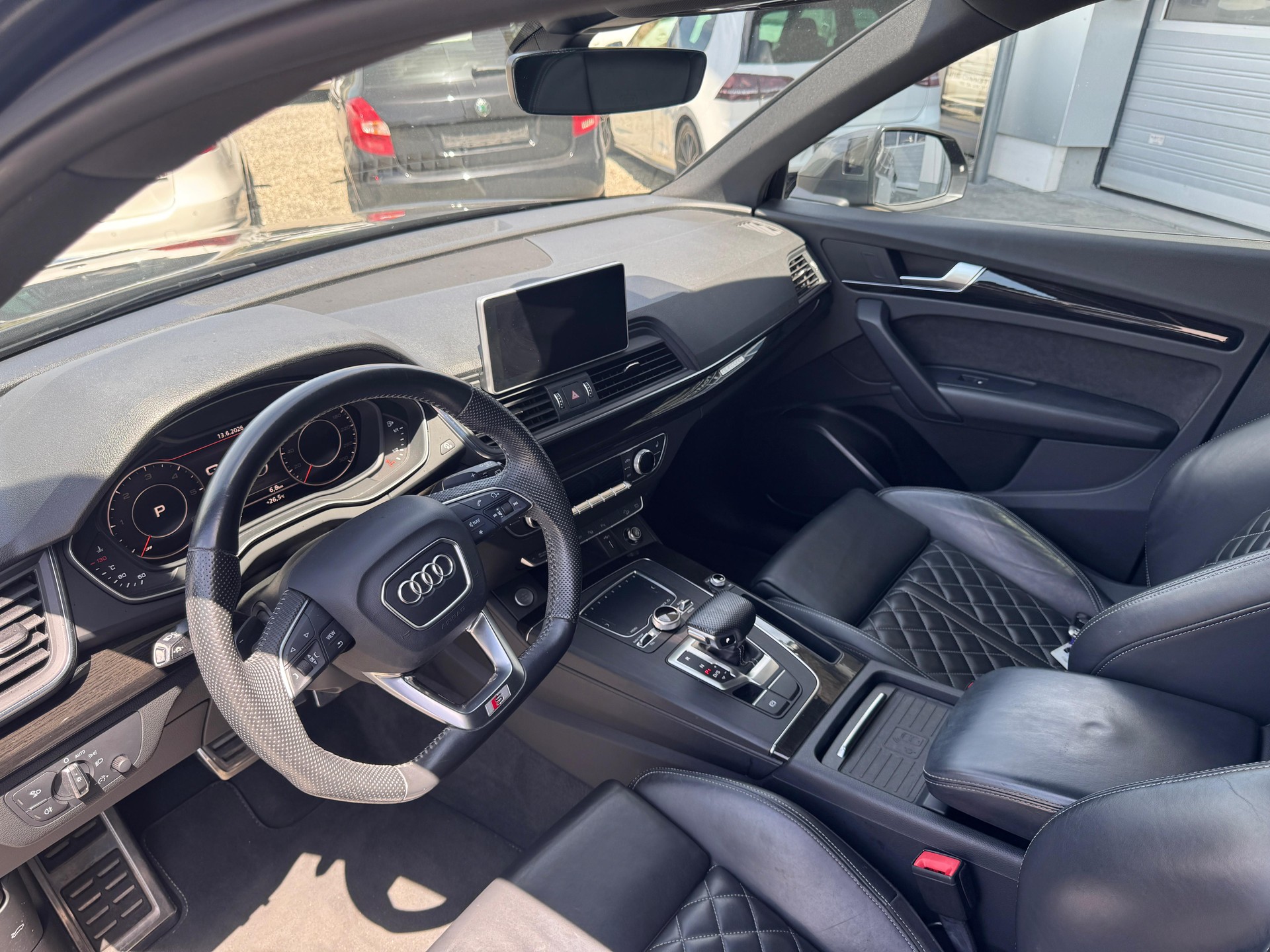 AUDI Q5 40 TDI quattro S-tronic-image-8