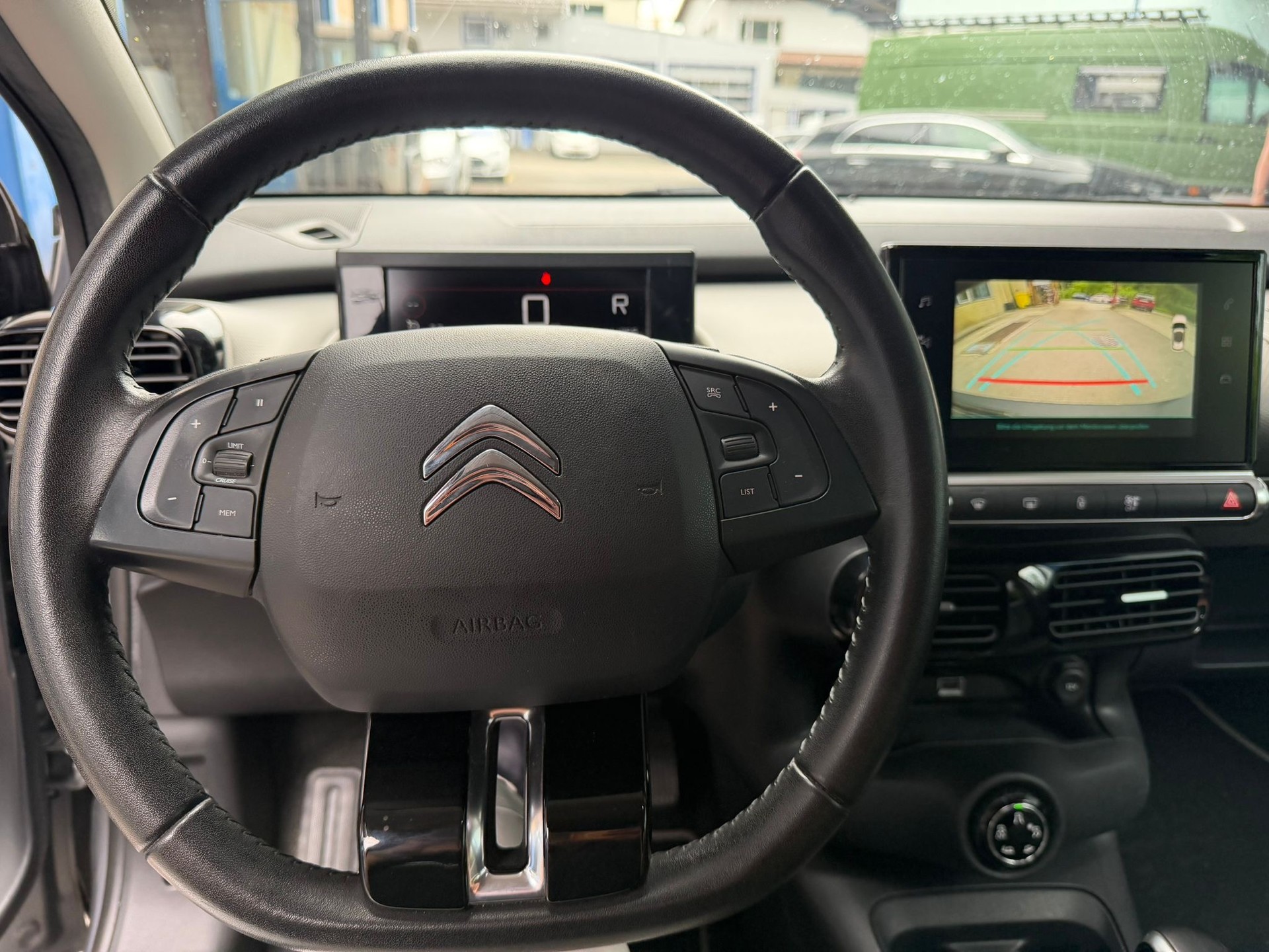 CITROEN C4 Cactus 1.2 Pure Tech Shine EAT6-image-2