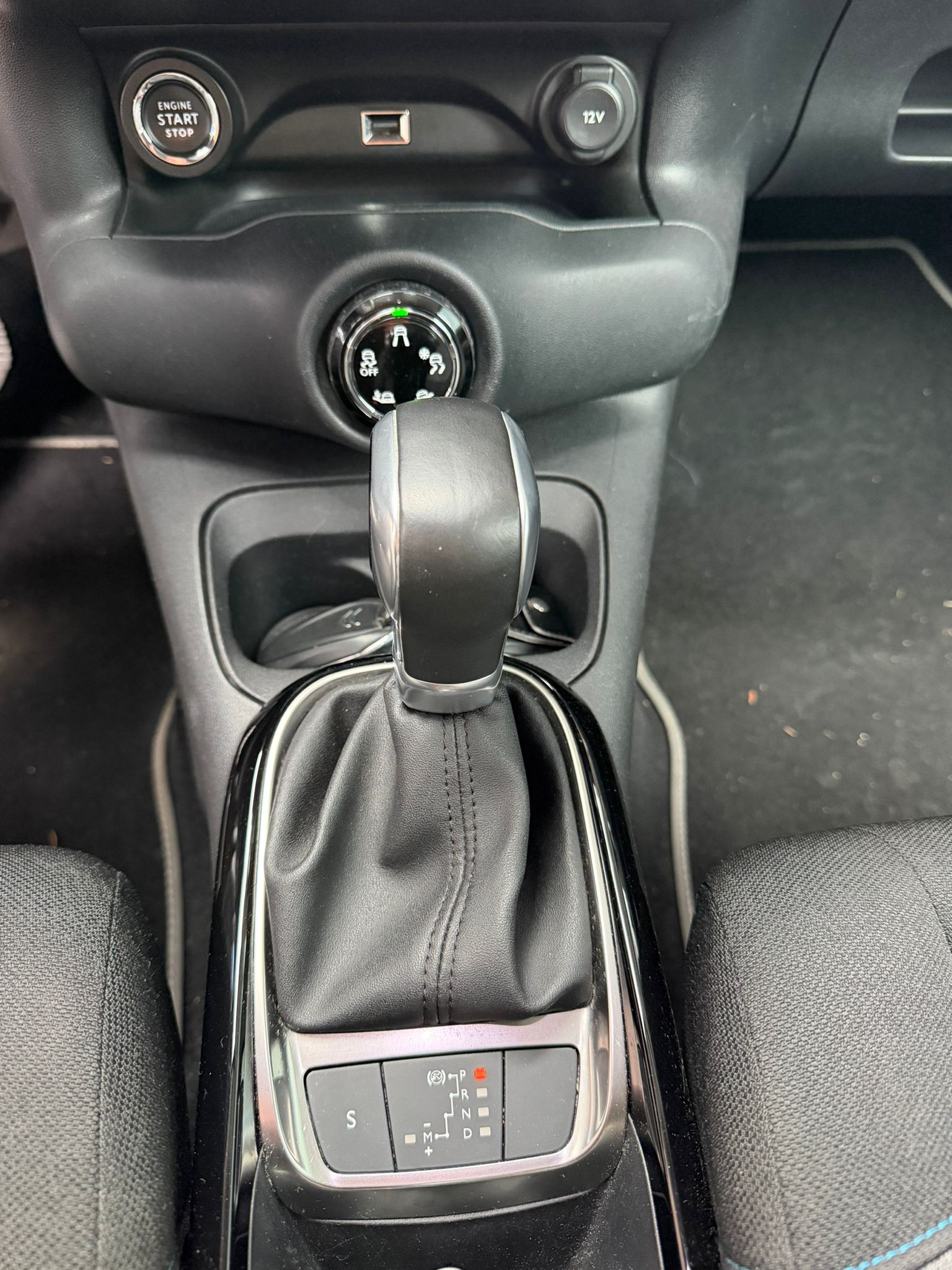CITROEN C4 Cactus 1.2 Pure Tech Shine EAT6-image-7