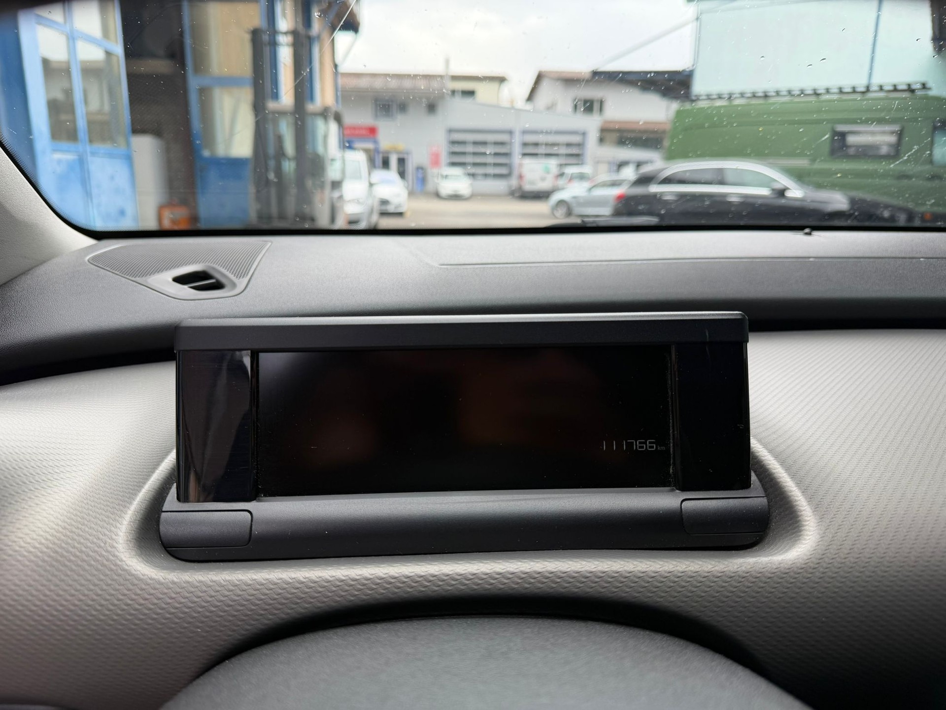 CITROEN C4 Cactus 1.2 Pure Tech Shine EAT6-image-5