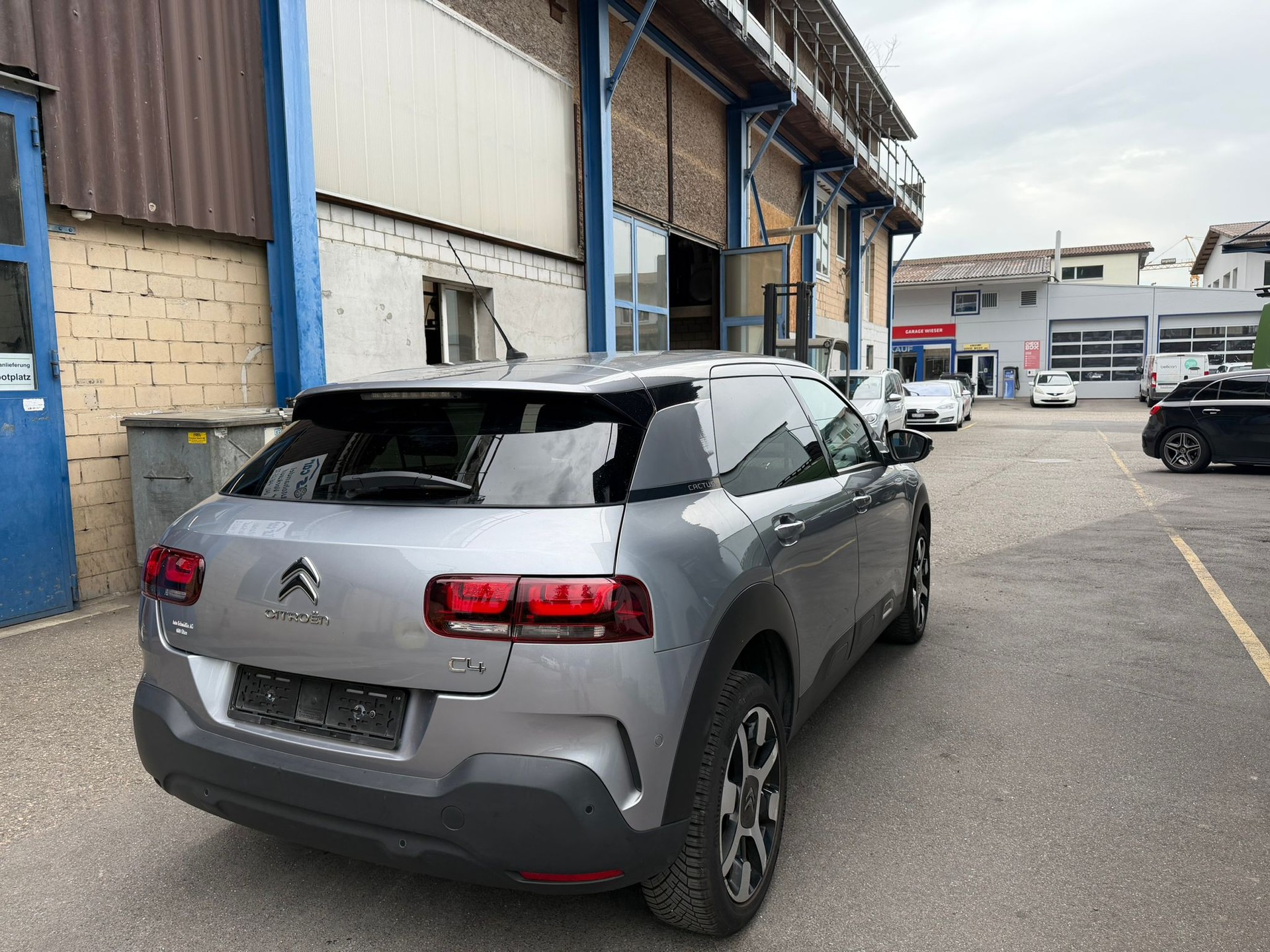 CITROEN C4 Cactus 1.2 Pure Tech Shine EAT6-image-1