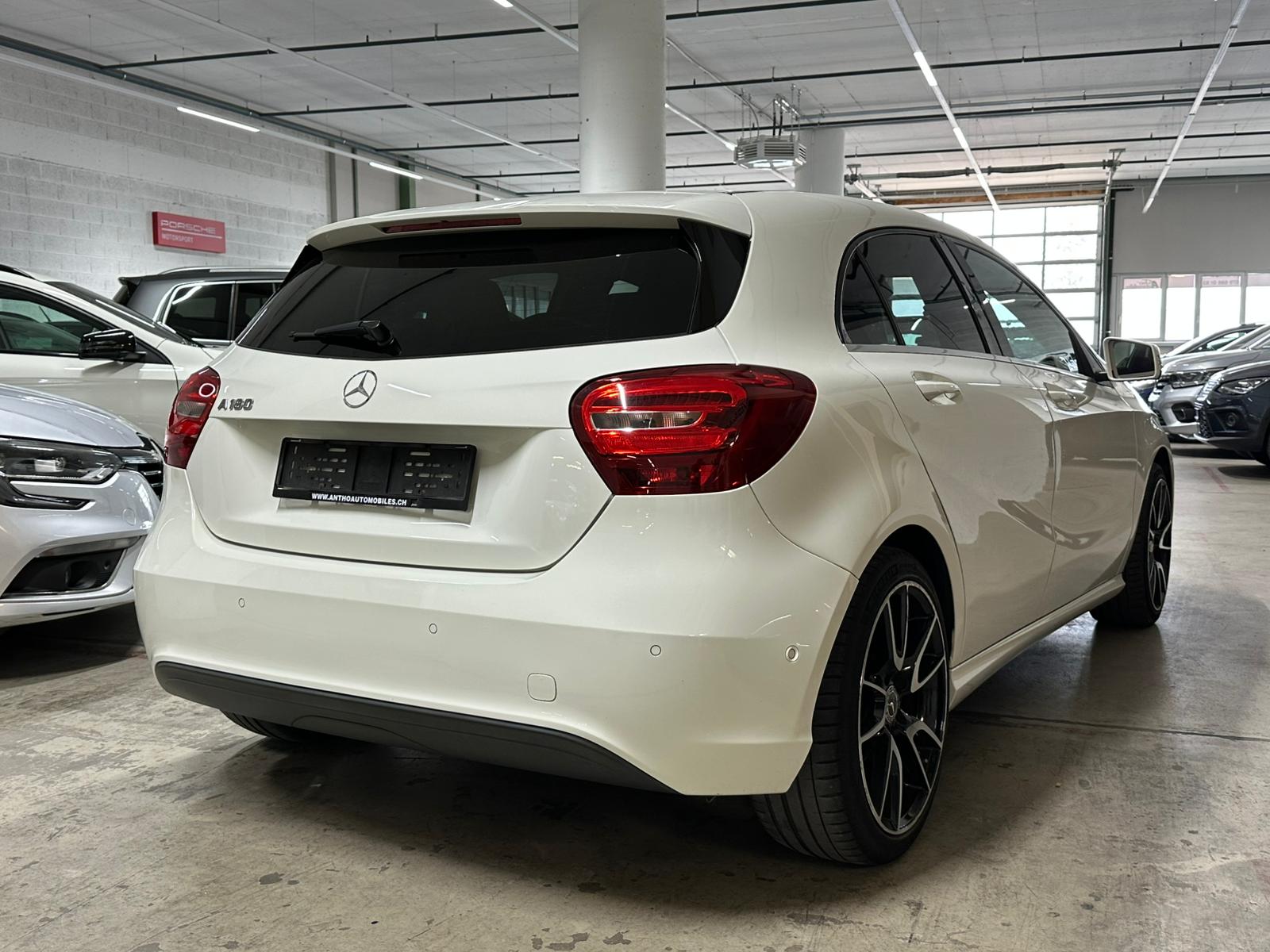 MERCEDES-BENZ A 180 Style 7G-DCT-image-3