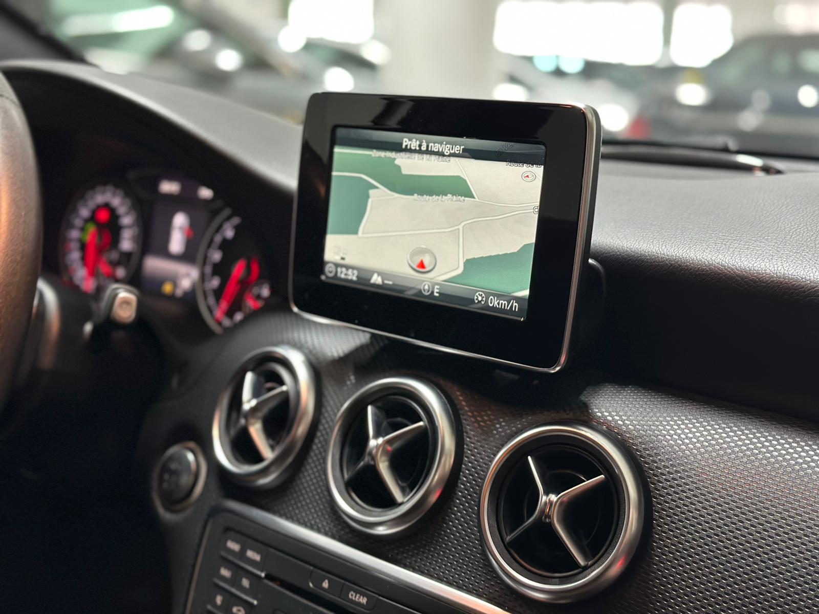 MERCEDES-BENZ A 180 Style 7G-DCT-image-11