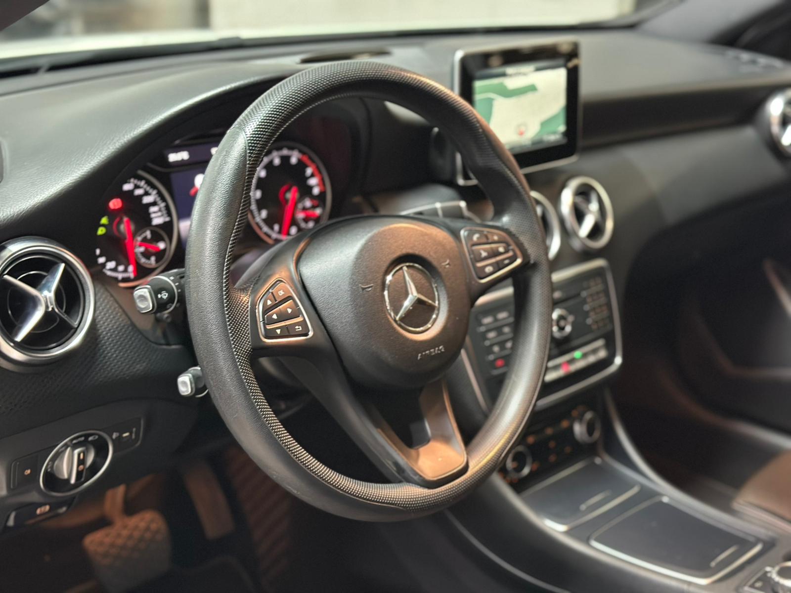 MERCEDES-BENZ A 180 Style 7G-DCT-image-8