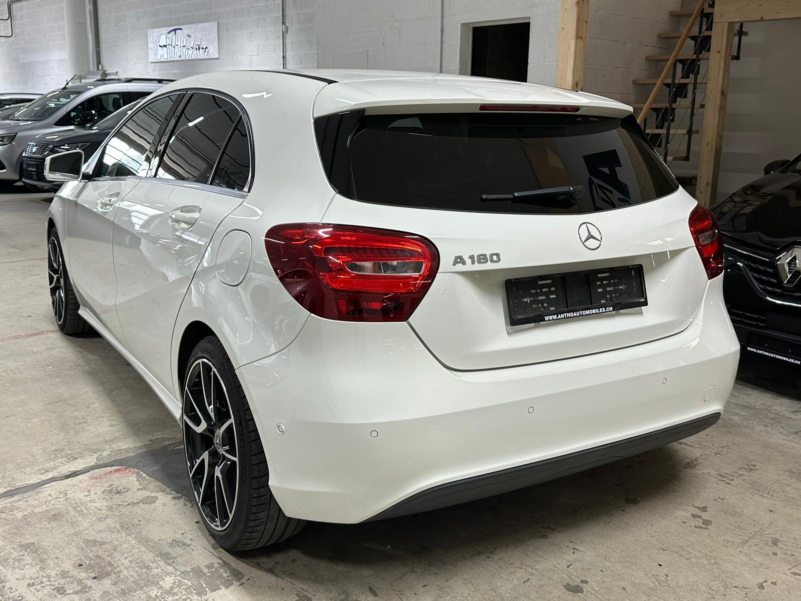 MERCEDES-BENZ A 180 Style 7G-DCT-image-4