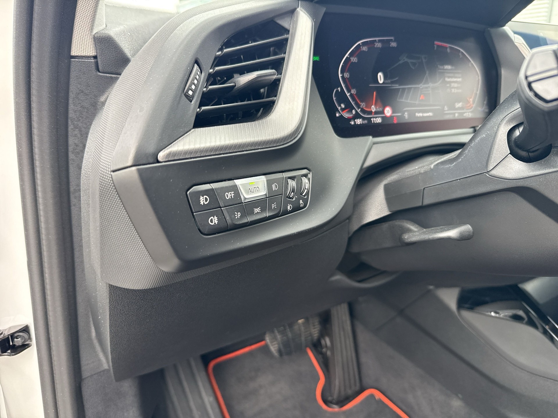 BMW 118i Sport Line Steptronic-image-19