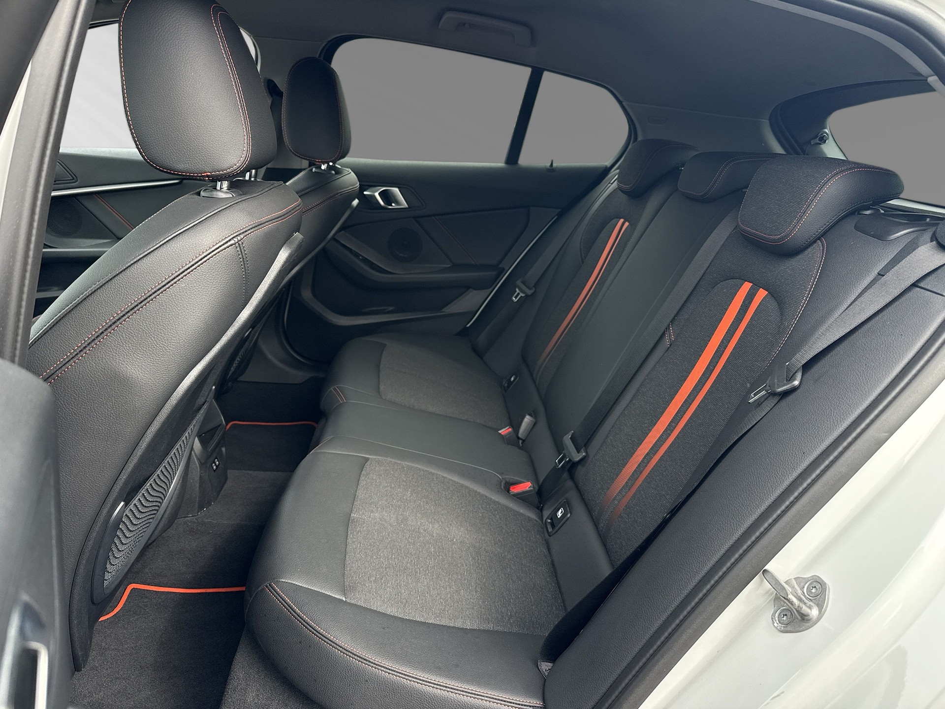 BMW 118i Sport Line Steptronic-image-6