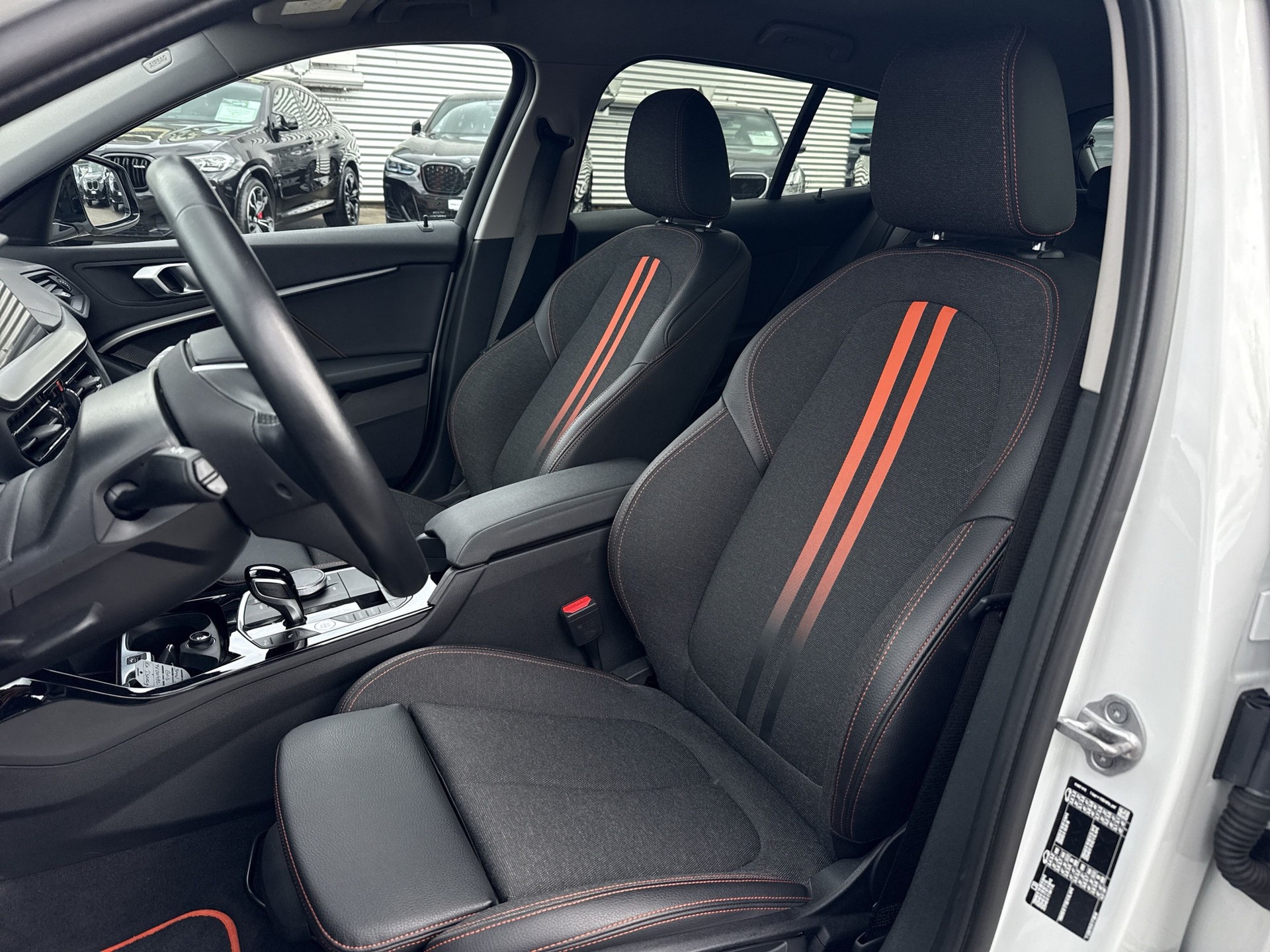 BMW 118i Sport Line Steptronic-image-9