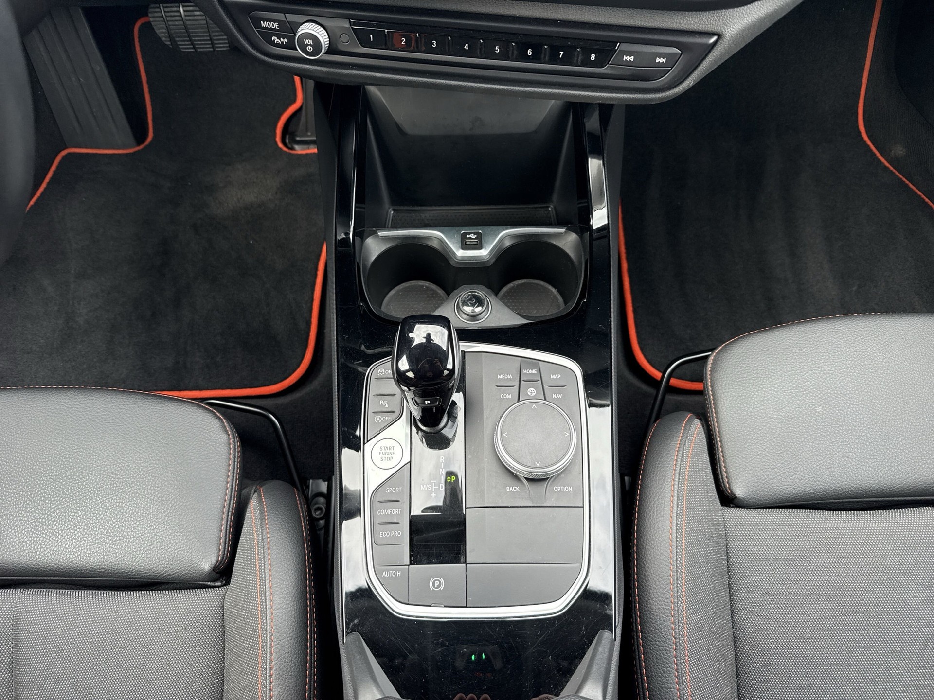 BMW 118i Sport Line Steptronic-image-12