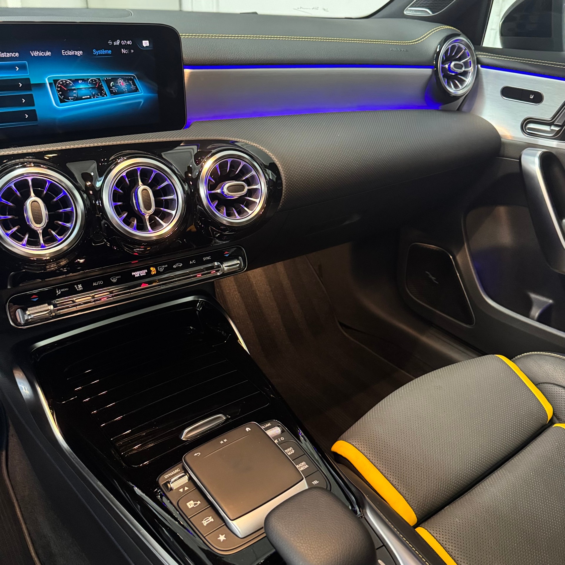 MERCEDES-BENZ A 45 S AMG 4Matic+ Speedshift-image-11