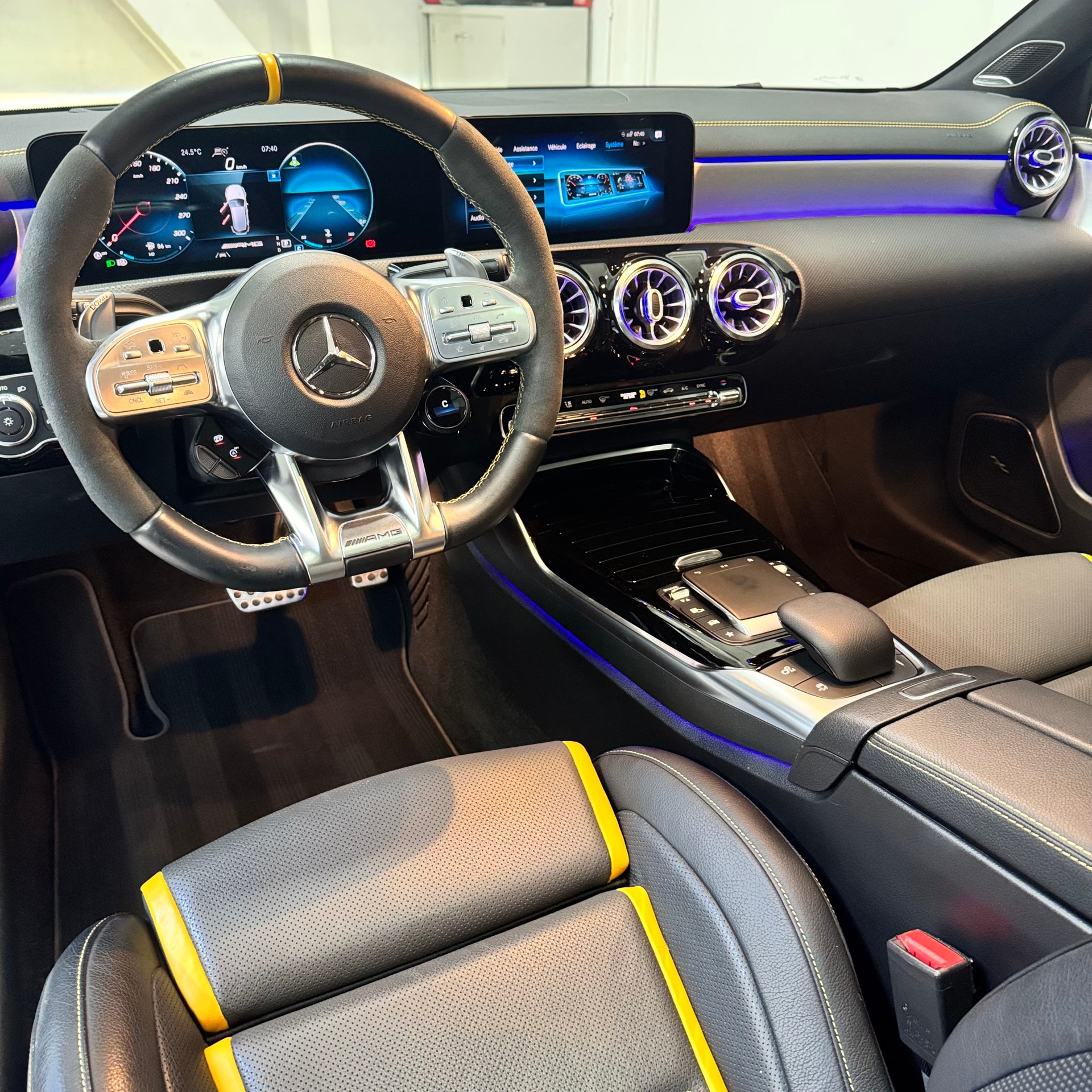 MERCEDES-BENZ A 45 S AMG 4Matic+ Speedshift-image-15