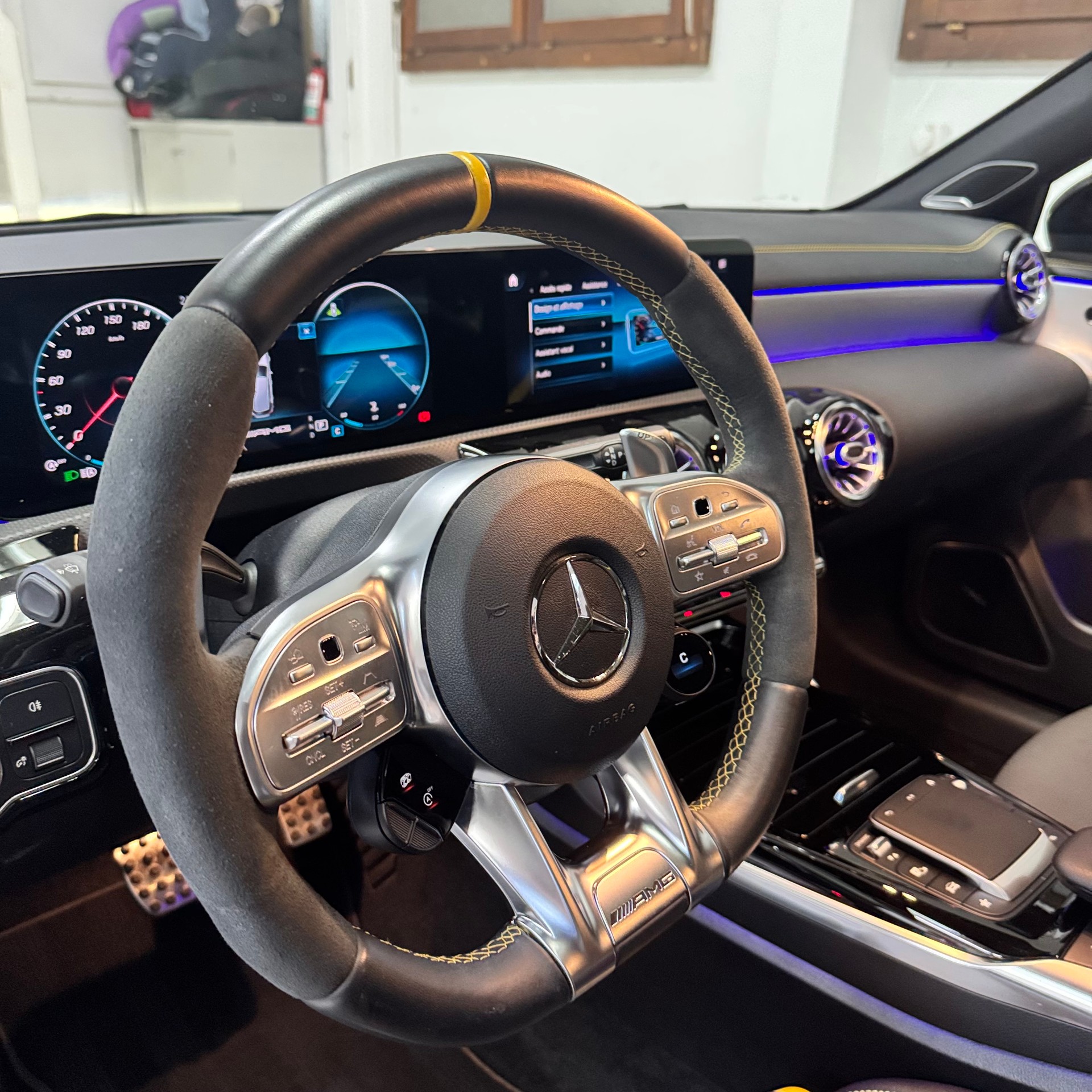 MERCEDES-BENZ A 45 S AMG 4Matic+ Speedshift-image-9