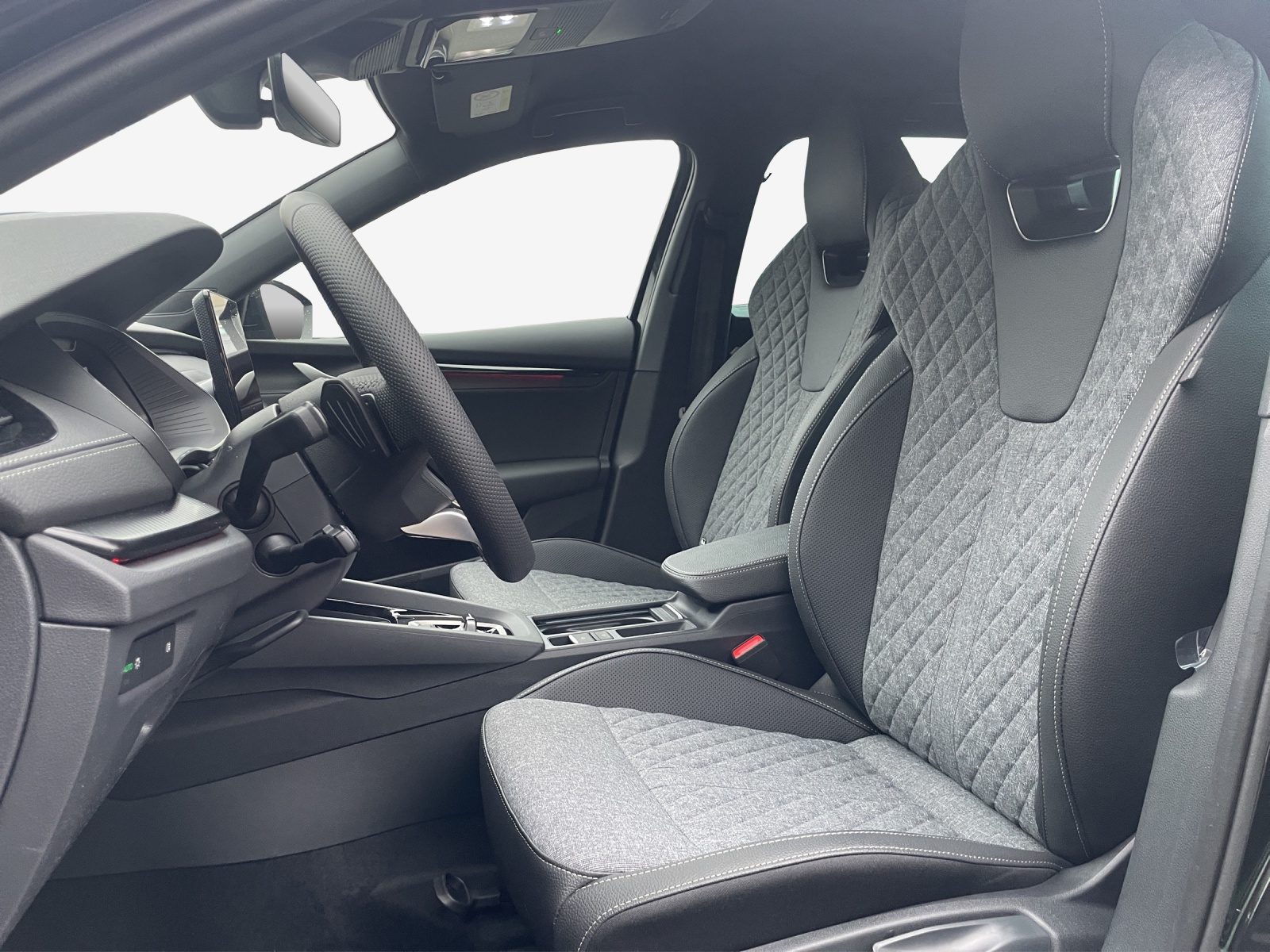 SKODA Octavia Combi 1.5 TSI mHEV DSG Sport Line-image-8