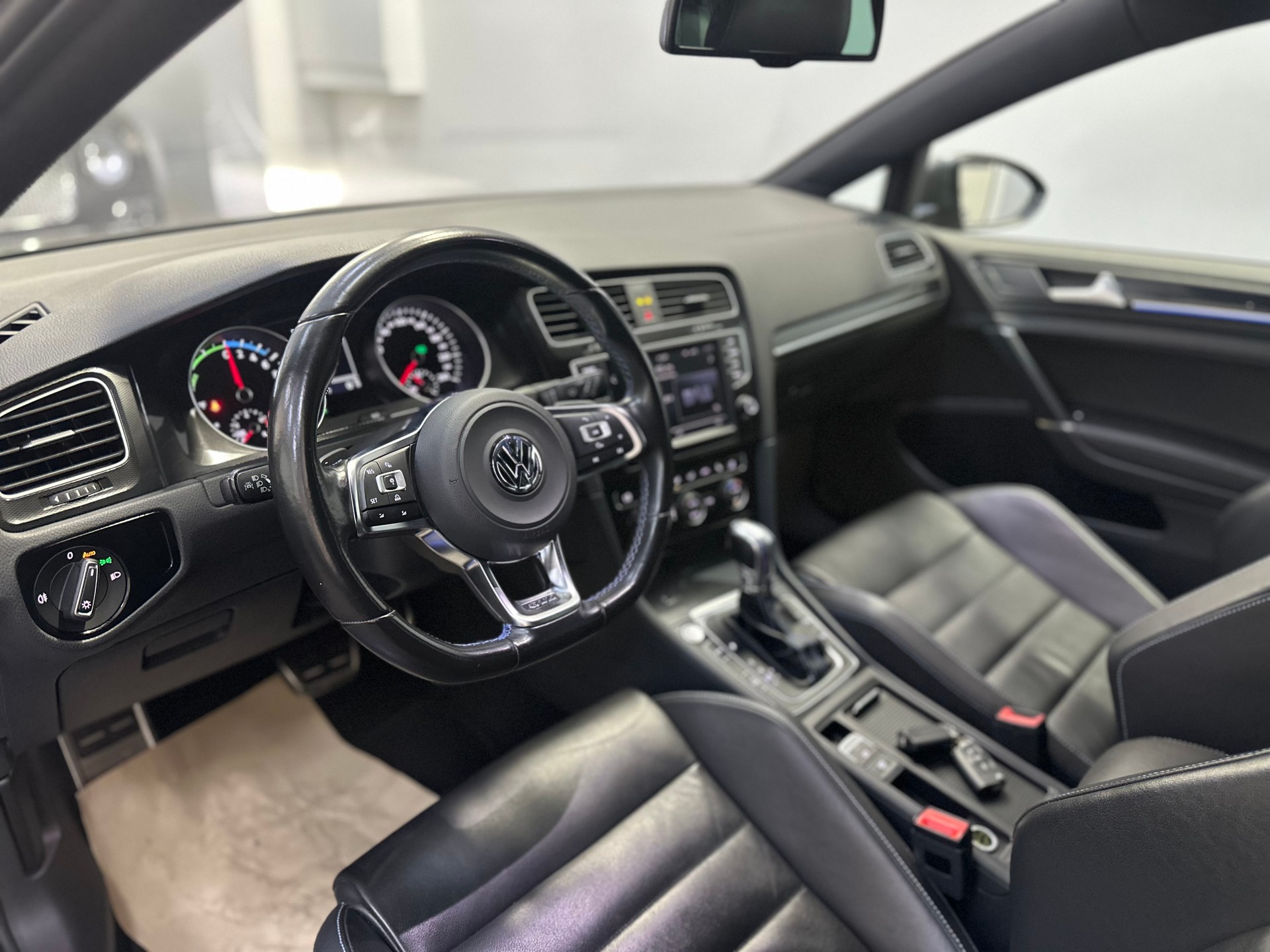 VW Golf 1.4 TSI GTE DSG-image-13