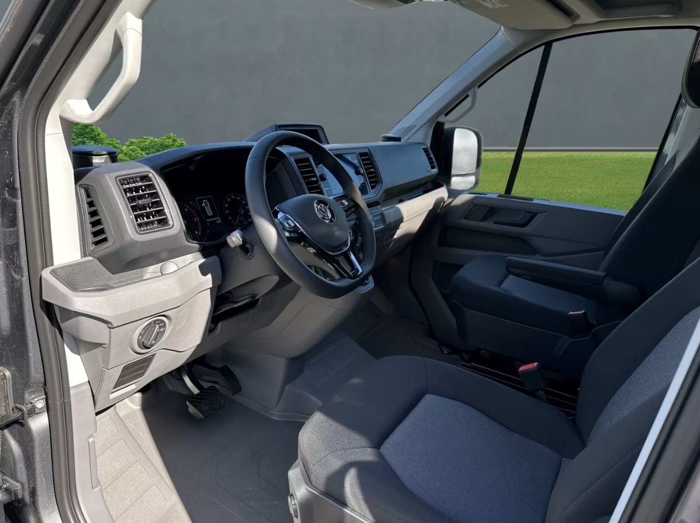 VW Grand California 680 2.0 BI-TDI Camper-image-4