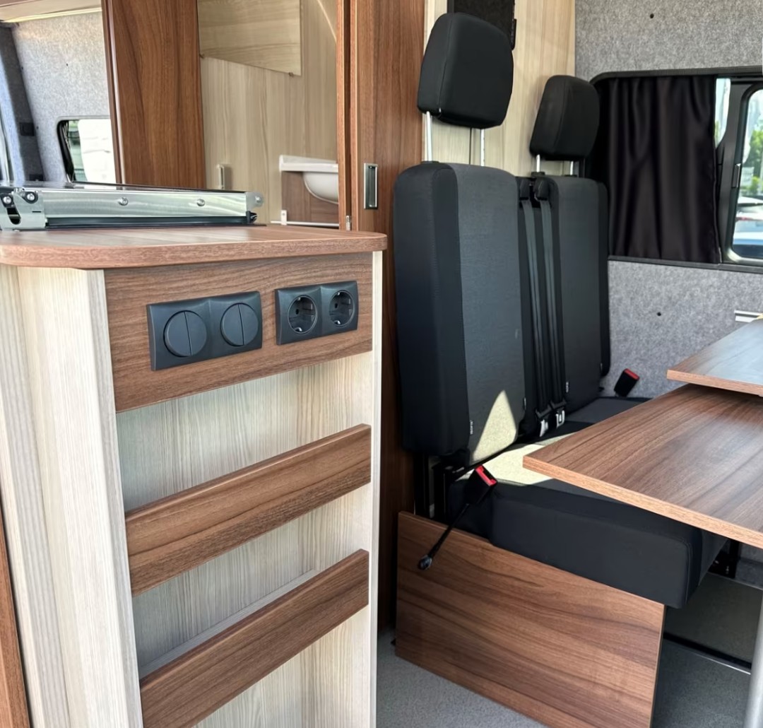 VW Grand California 680 2.0 BI-TDI Camper-image-10