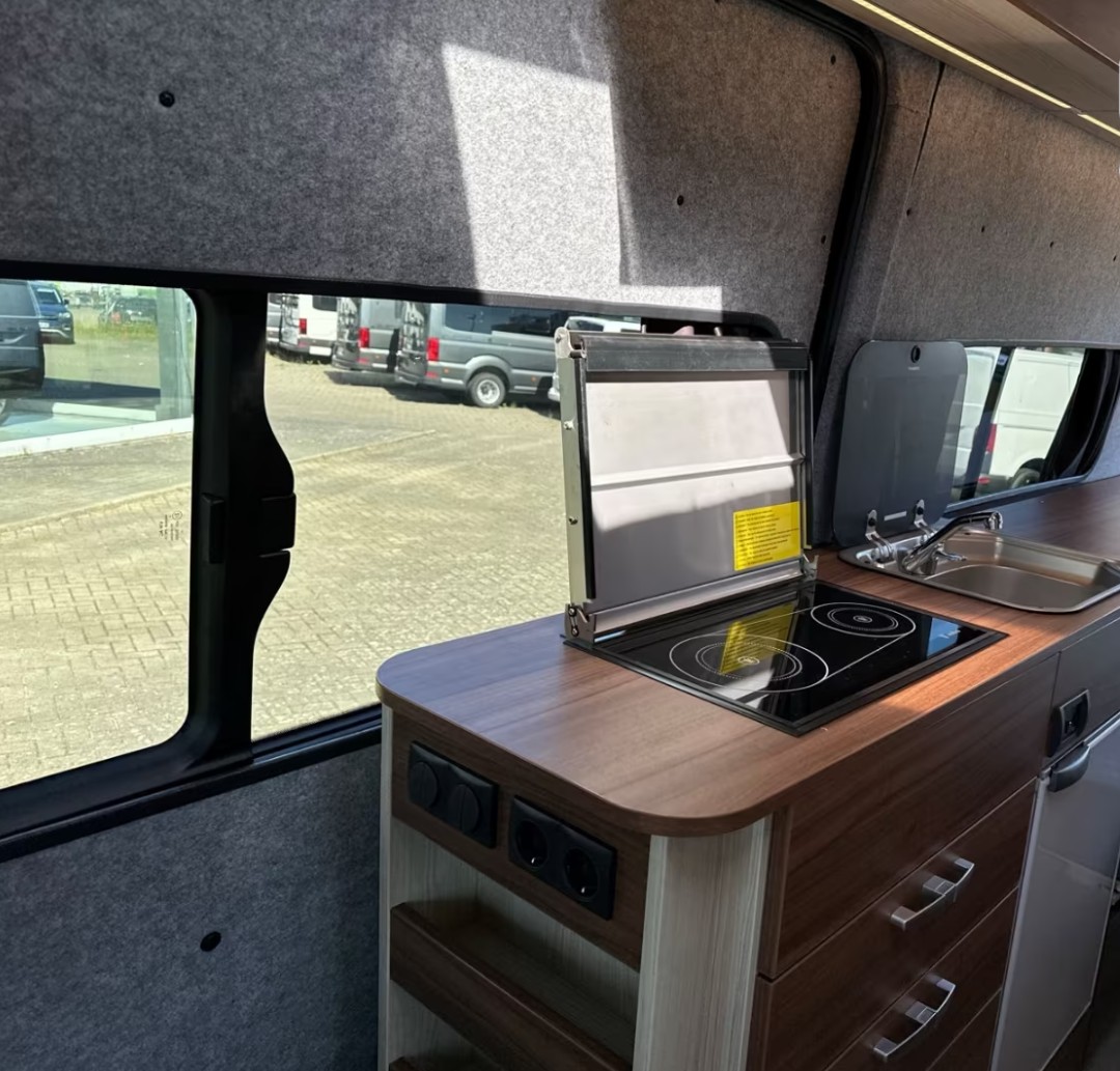 VW Grand California 680 2.0 BI-TDI Camper-image-7