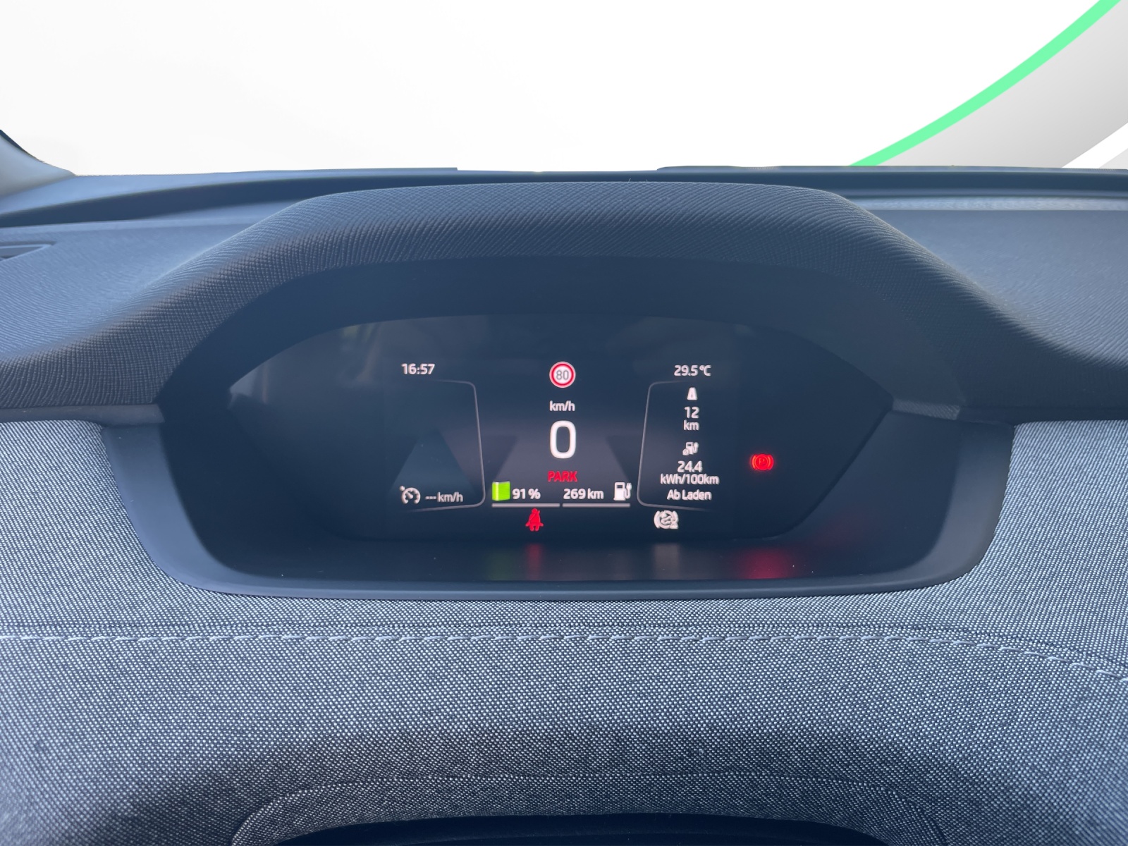 SKODA Enyaq iV 60-image-8