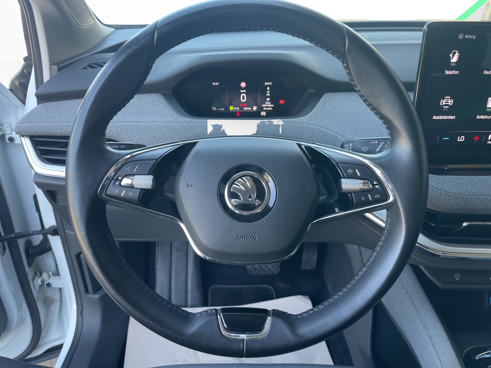 SKODA Enyaq iV 60-image-7
