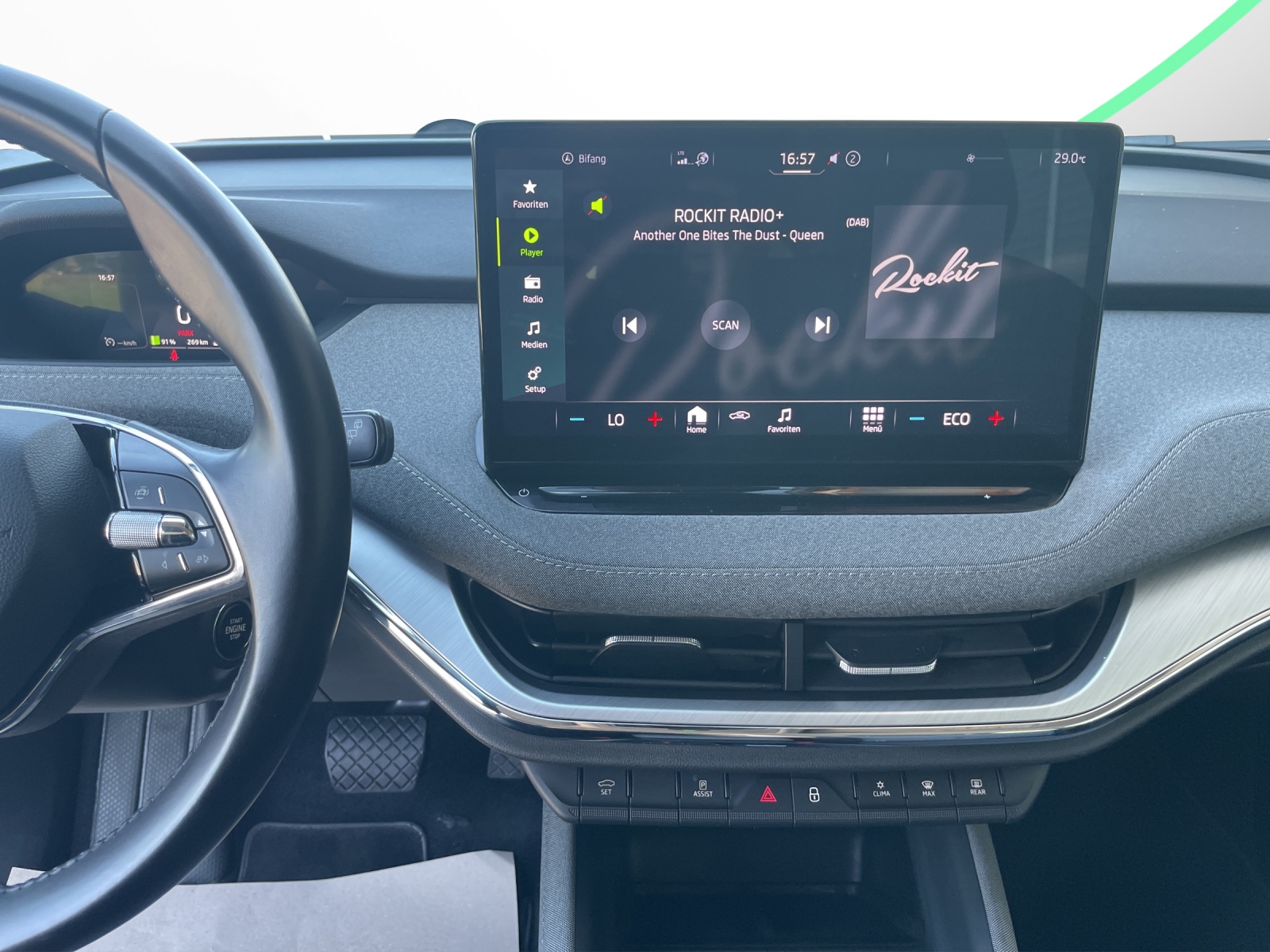 SKODA Enyaq iV 60-image-10